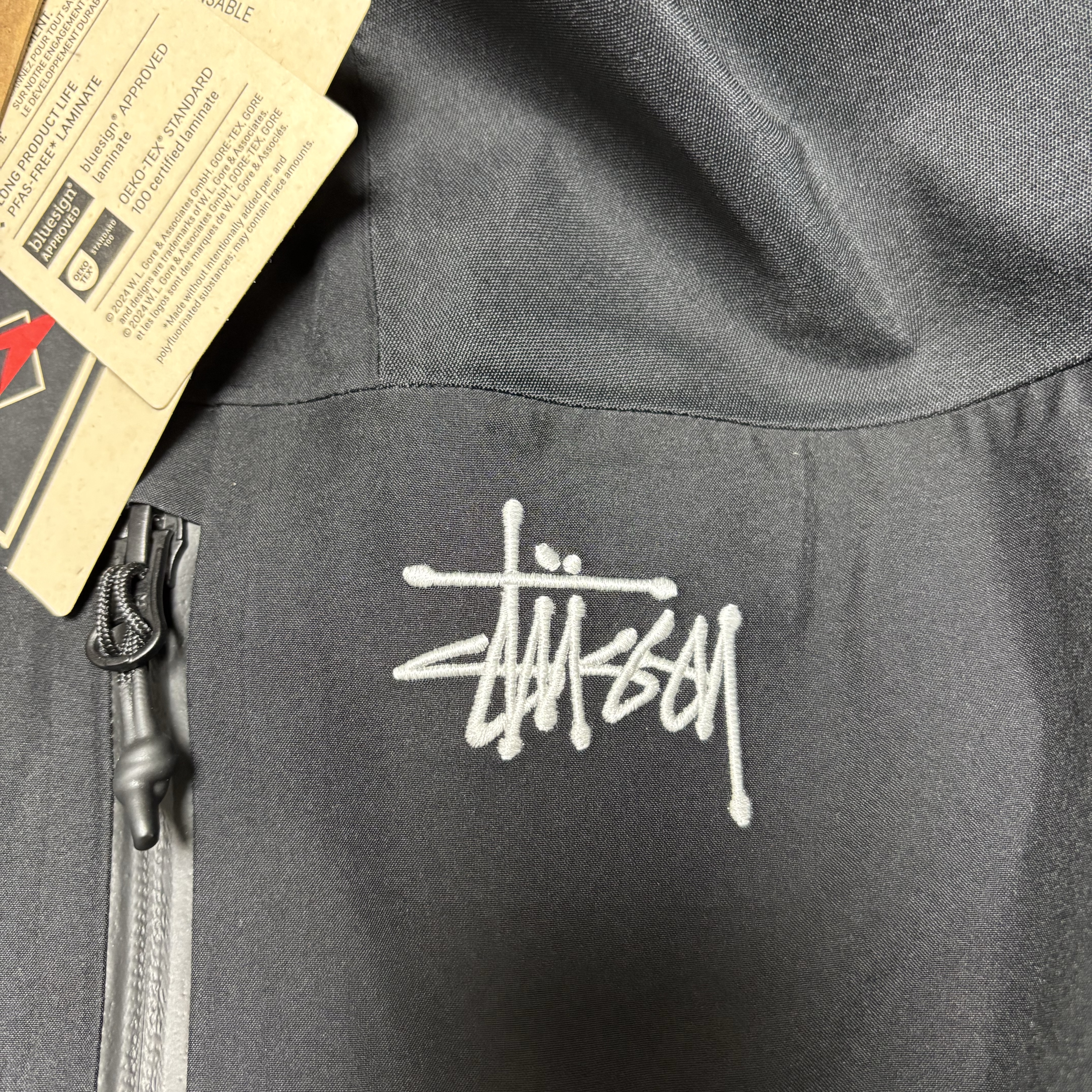 Stussy Gore-Tex Guide Shell Jacket Black 착용 스타일 - 4