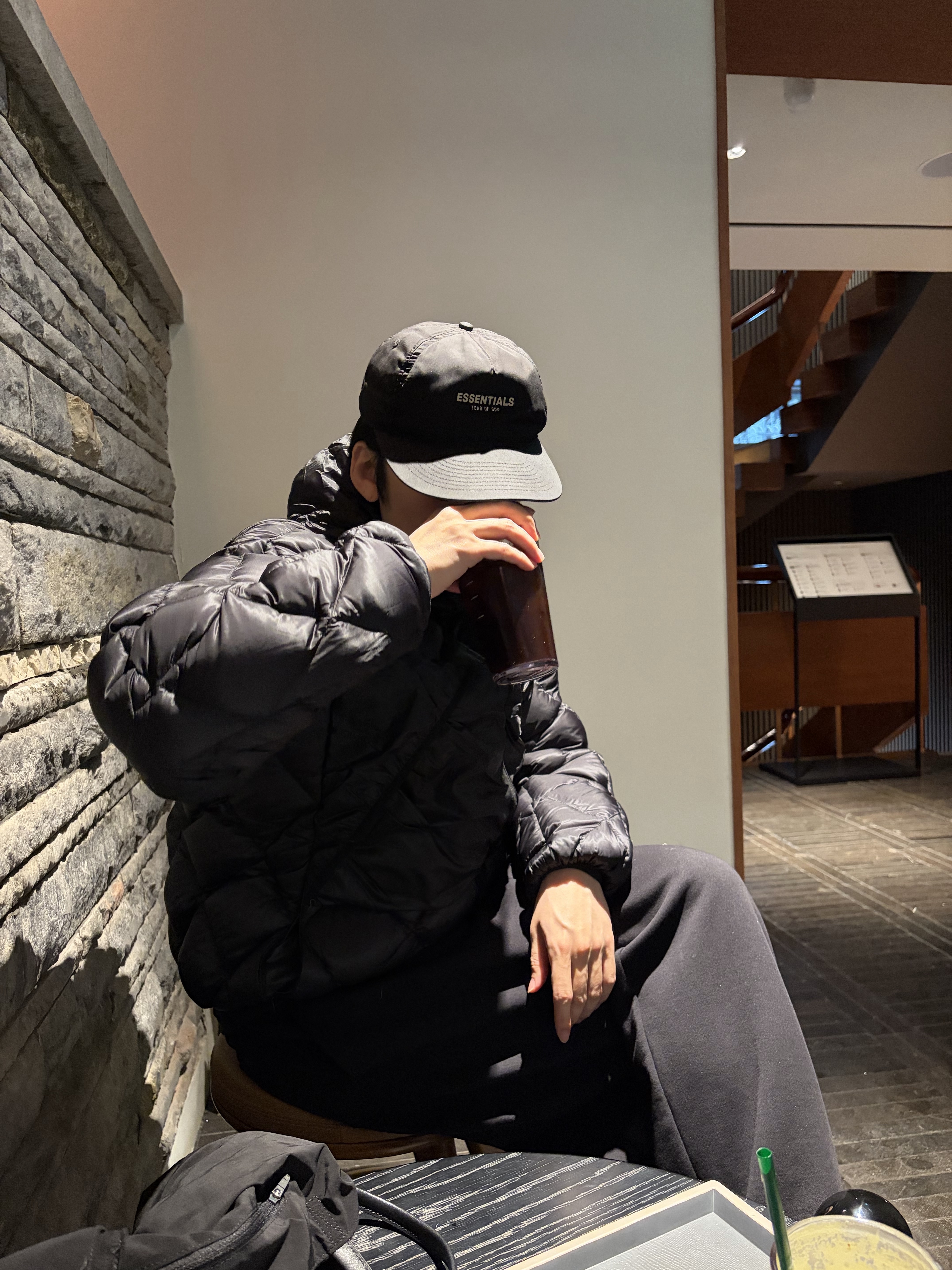Roa Light Down Jacket Black 착용 스타일 - 1