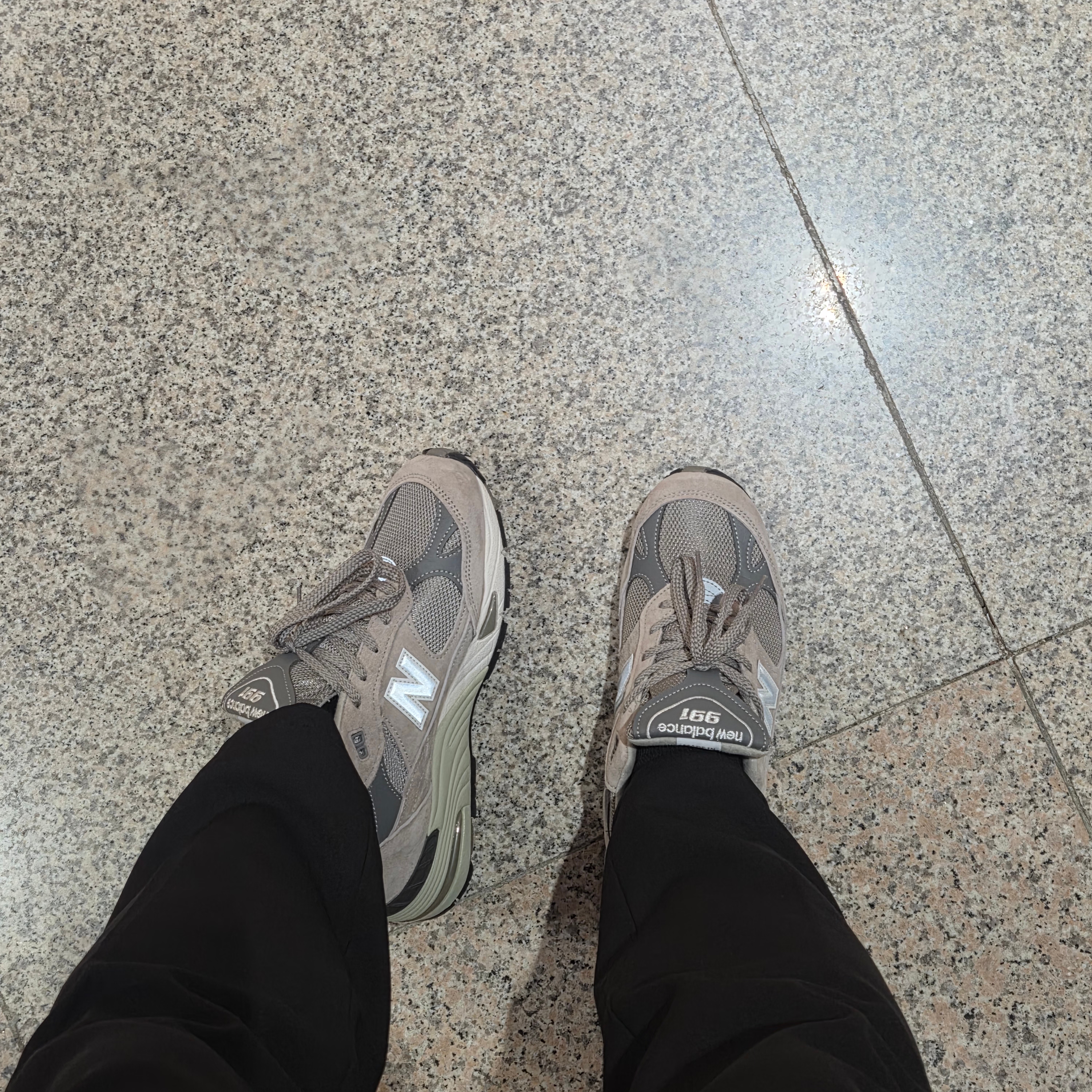 New Balance 991 Made in UK Grey 착용 스타일 - 1