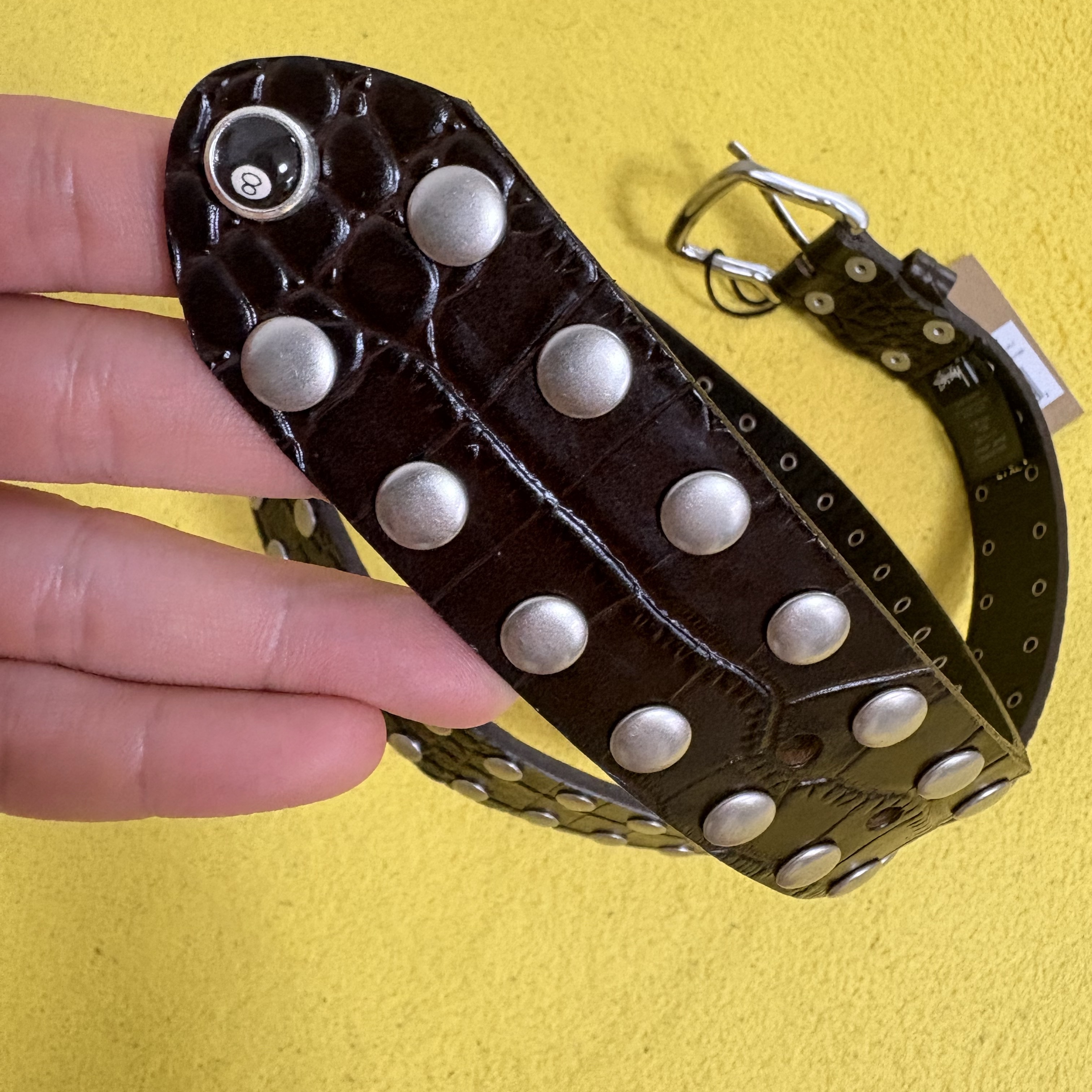 Stussy 8 Ball Studded Belt Brown Textured Leather 착용 스타일