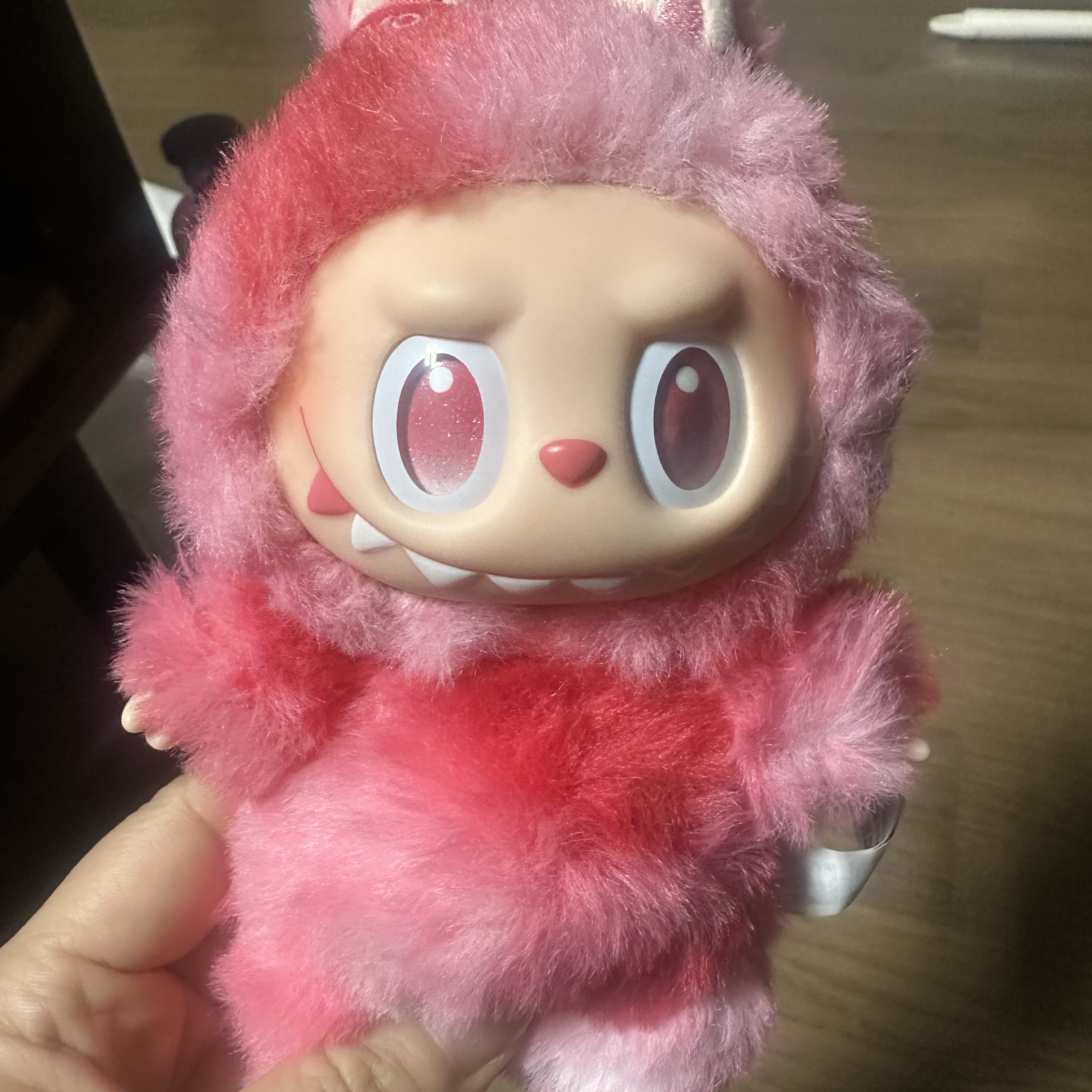 Pop Mart Labubu The Monsters Highlight Series Love Keyring (Opened Case) 착용 스타일