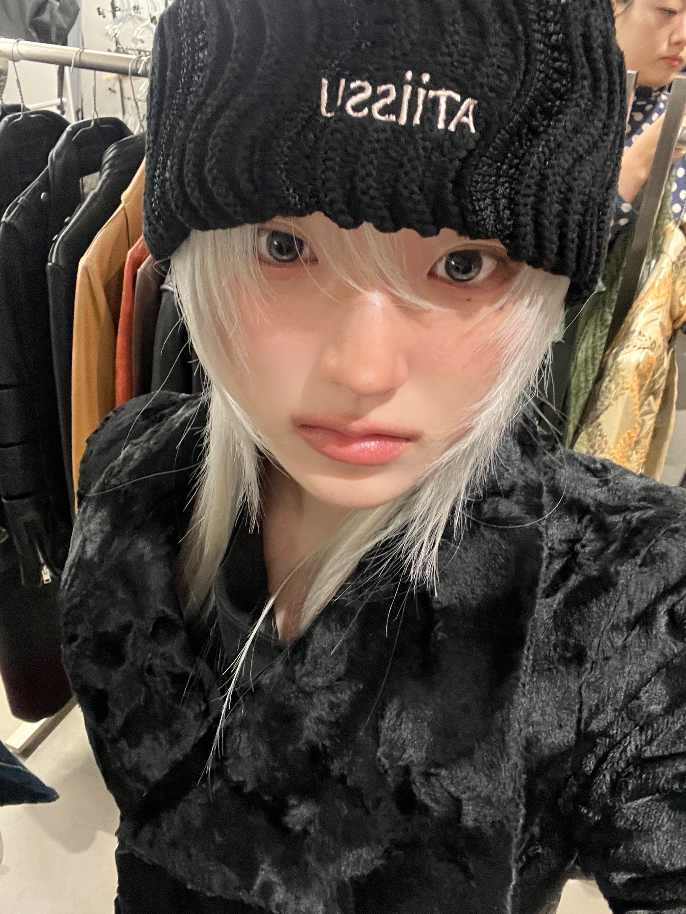 Atiissu Weave Beanie Black 착용 스타일 - 2