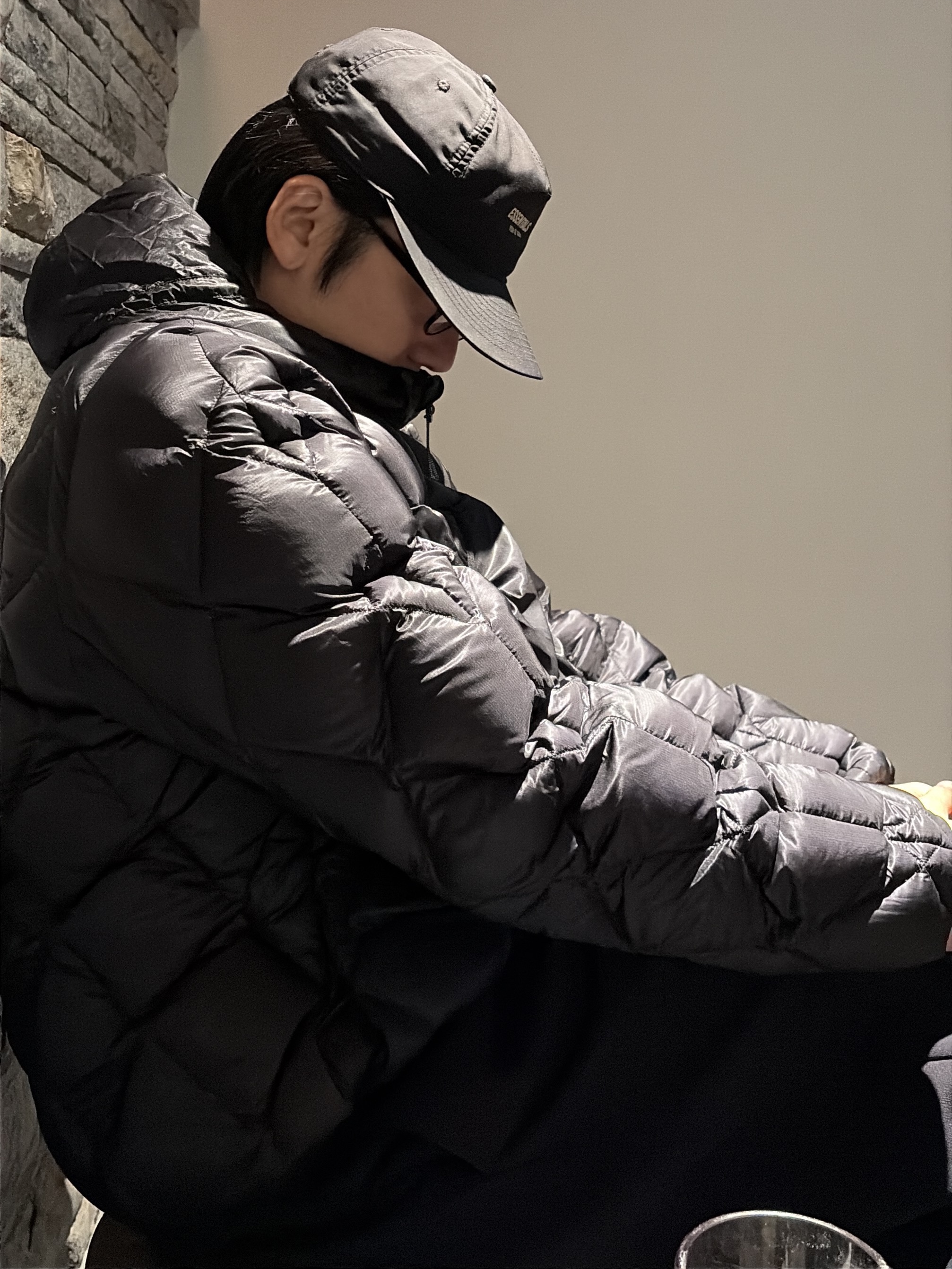 Roa Light Down Jacket Black 착용 스타일 - 3