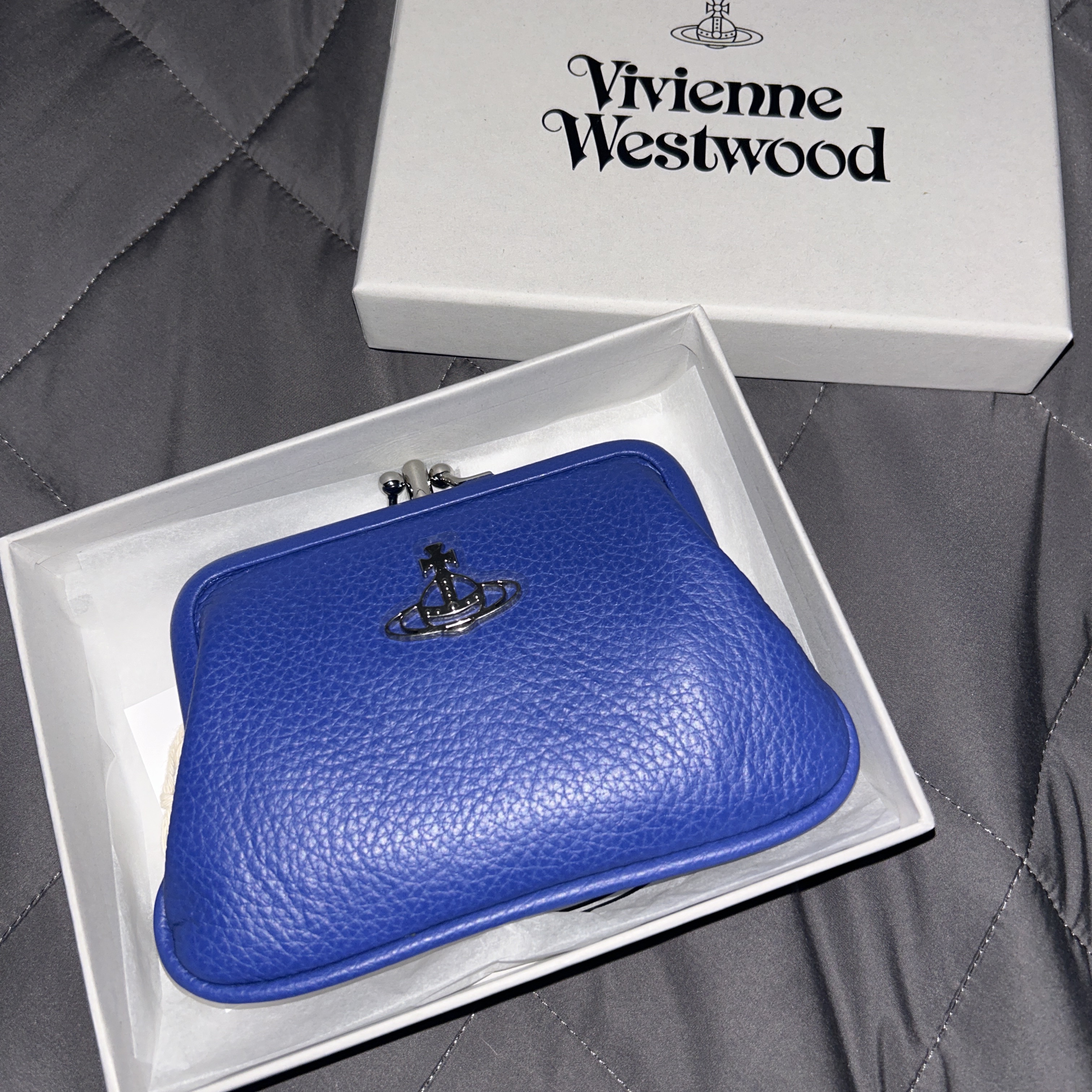 Vivienne Westwood Grain Leather Double Frame Coin Purse Blue 착용 스타일