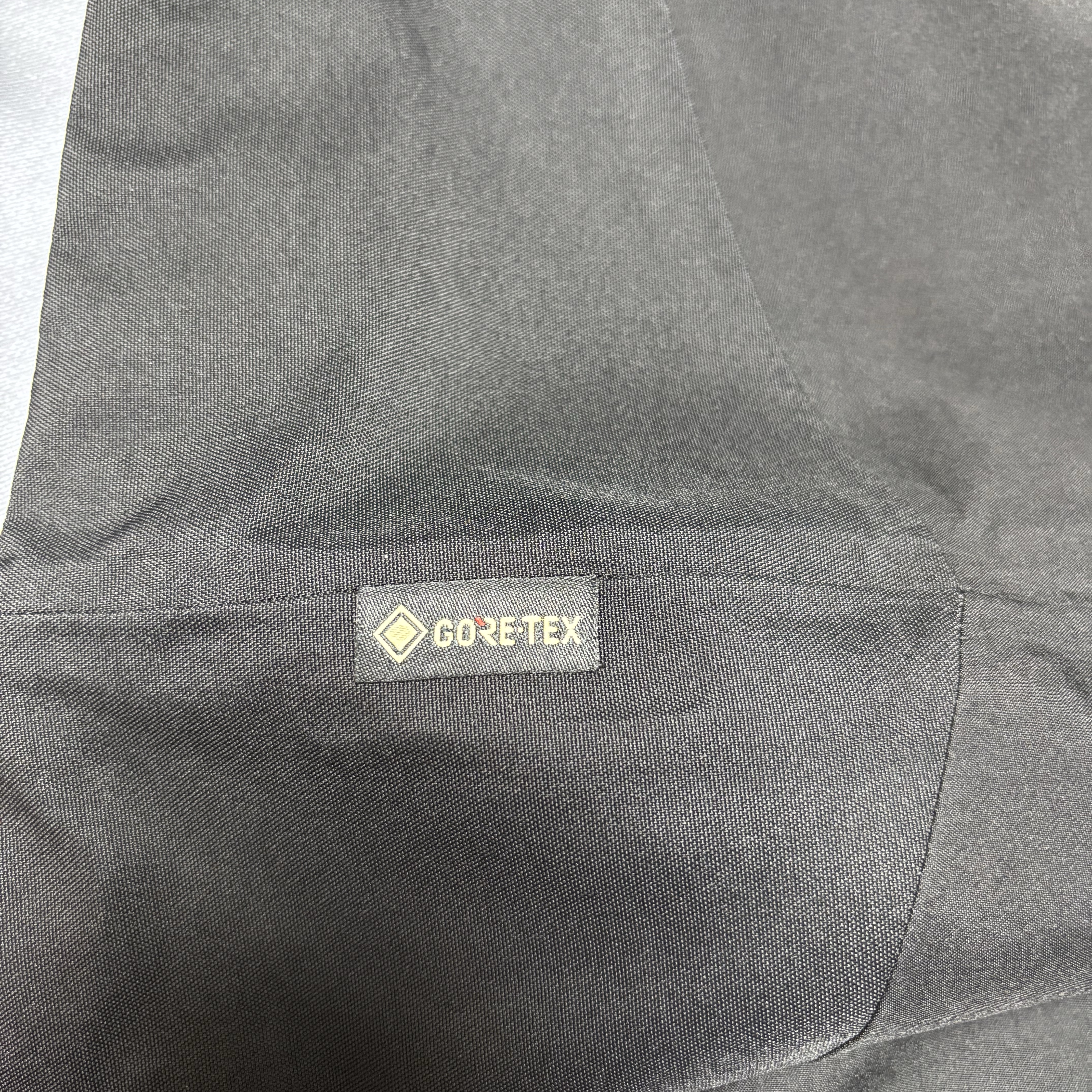 Stussy Gore-Tex Guide Shell Jacket Black 착용 스타일 - 6
