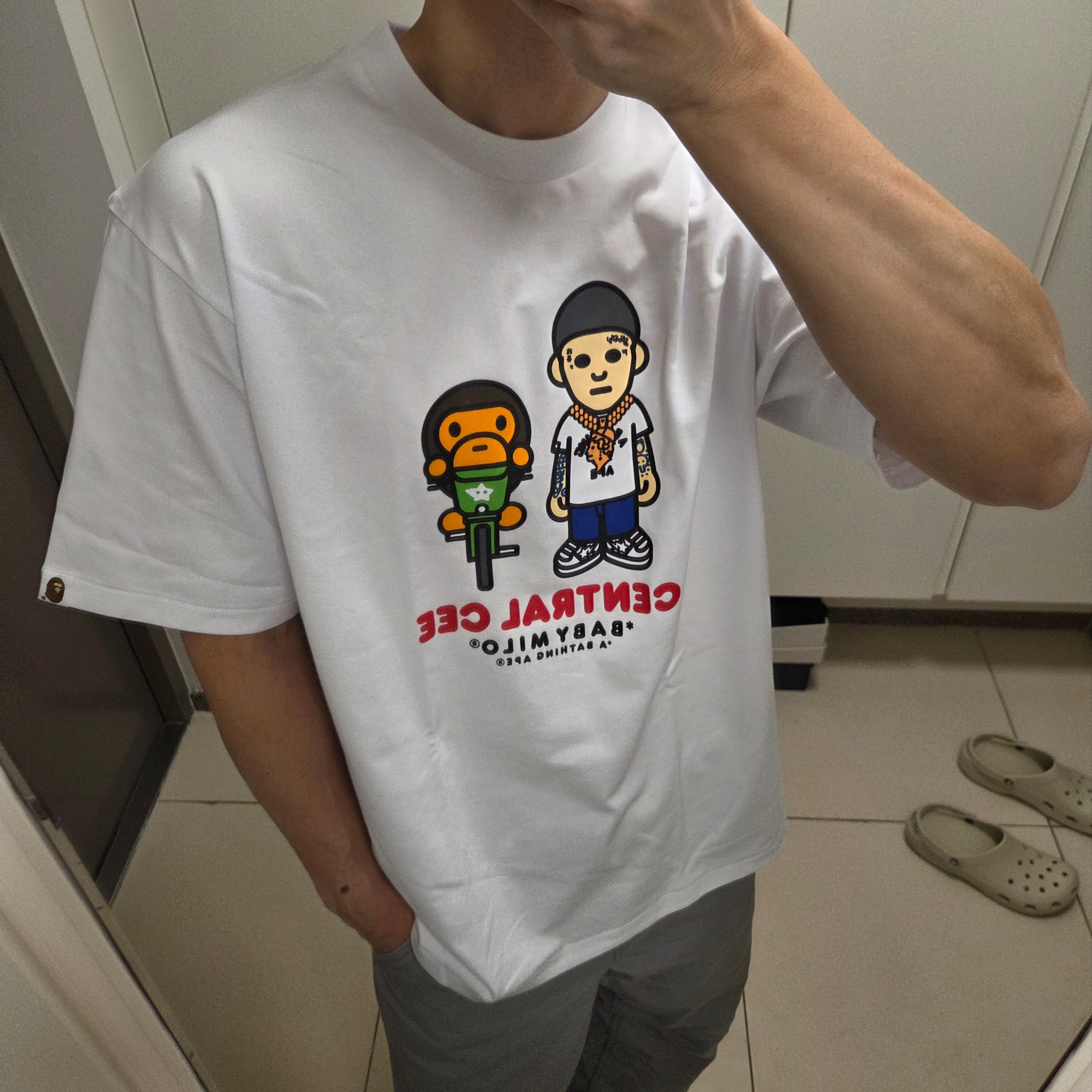 BAPE x Spotify x SYNA World By Central Cee Baby Milo Relaxed Fit T-Shirt White 착용 스타일 - 3