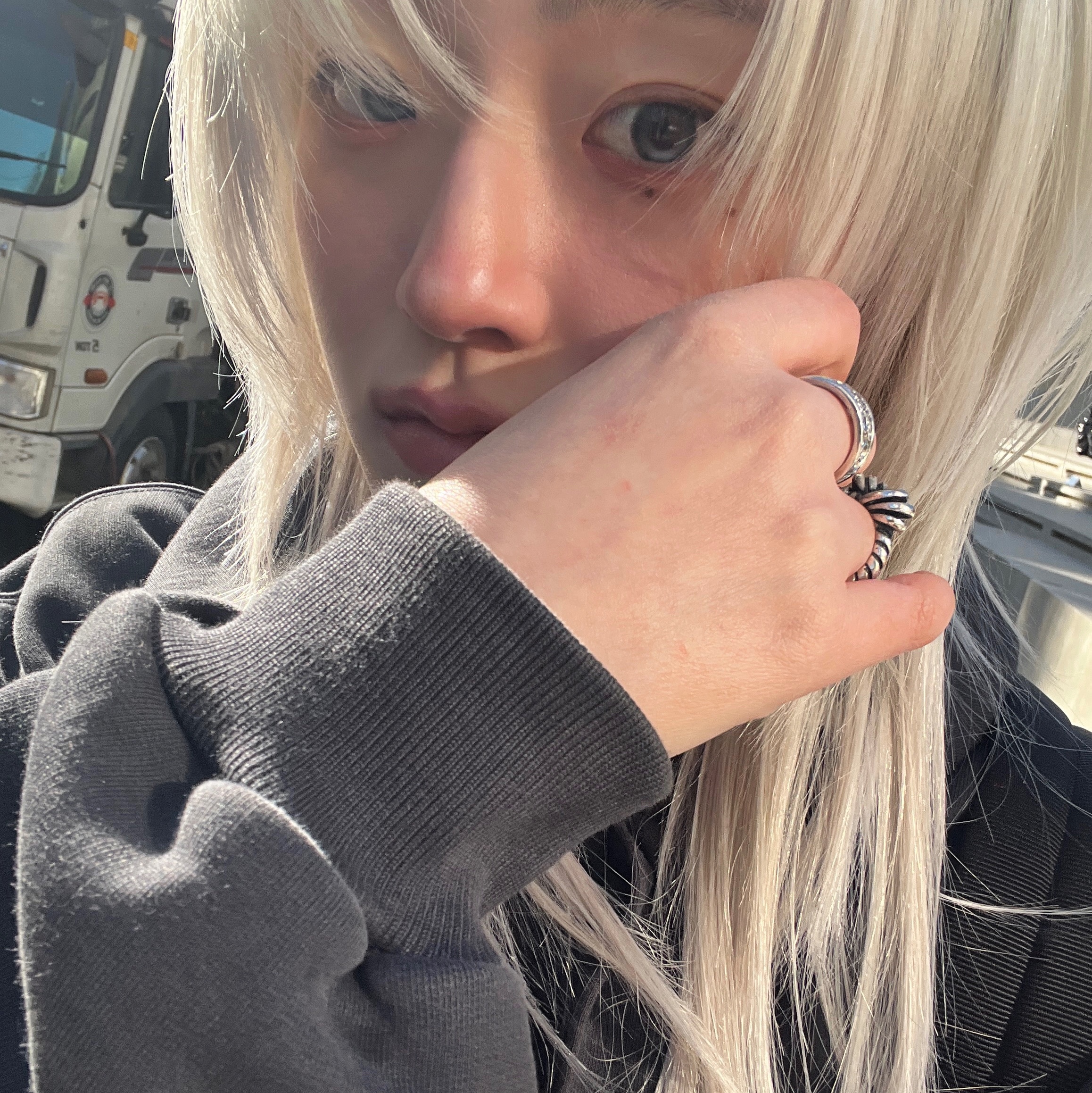 Balenciaga Incognito Zip-Up Hoodie Blue 착용 스타일 - 1