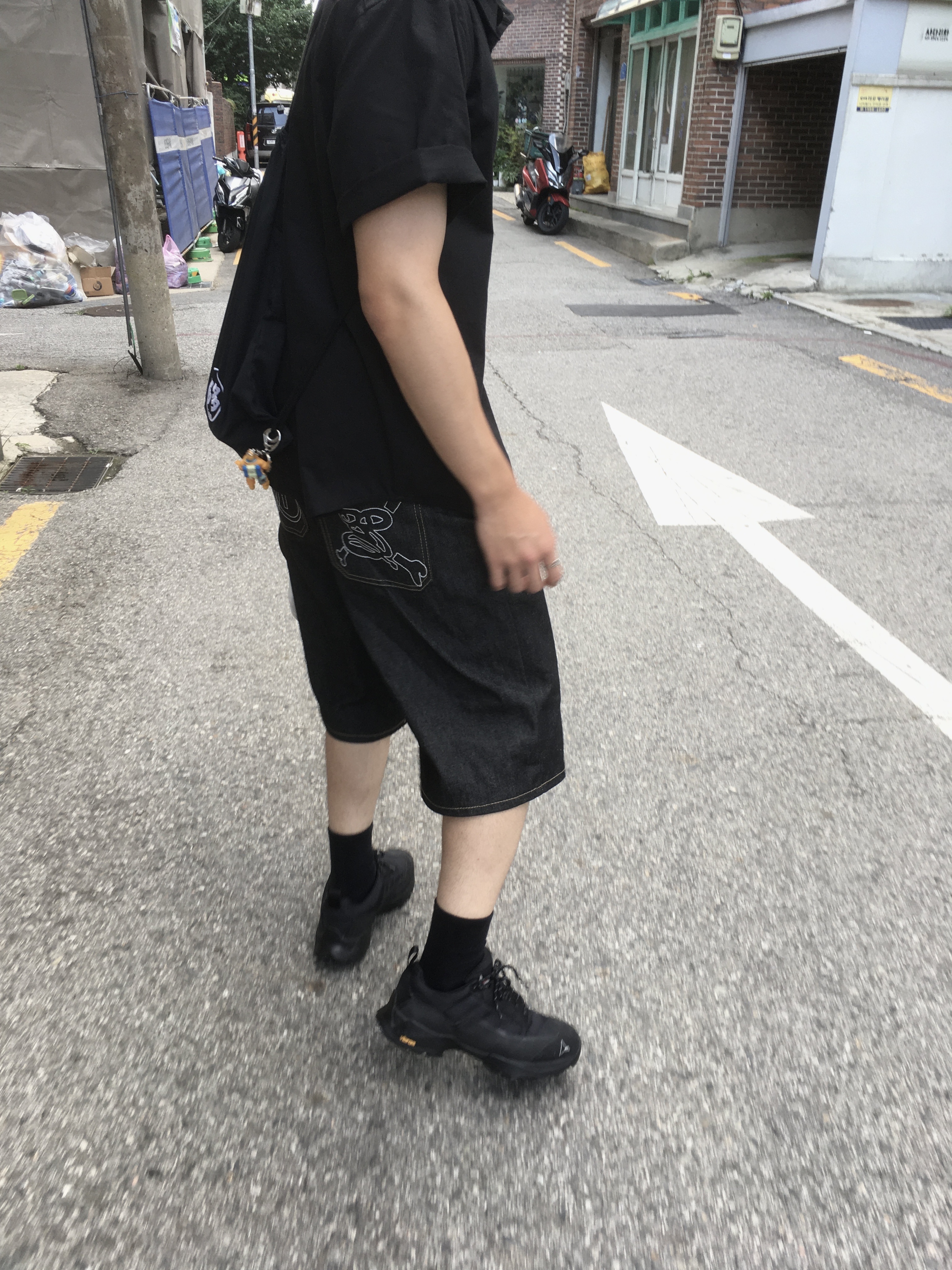 Roa Hiking Katharina Black, Polyteru 1011 Fleur Patched Pants Washed Black 착용 스타일 - 1