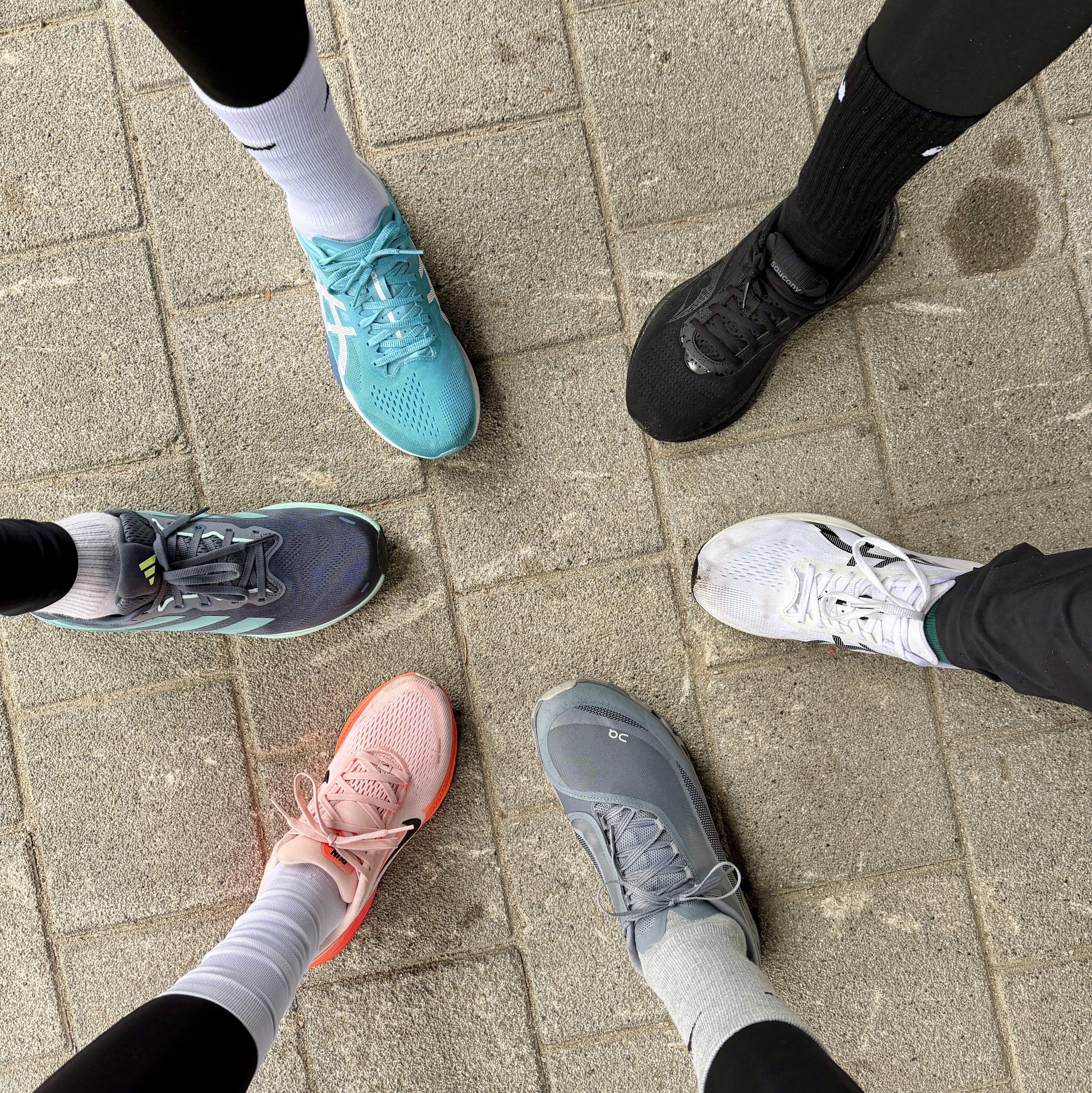 On Running x Post Archive Faction (Paf) Cloudmonster Hyper Phantom Apollo, Asics Magic Speed 4 White Black 착용 스타일 - 1