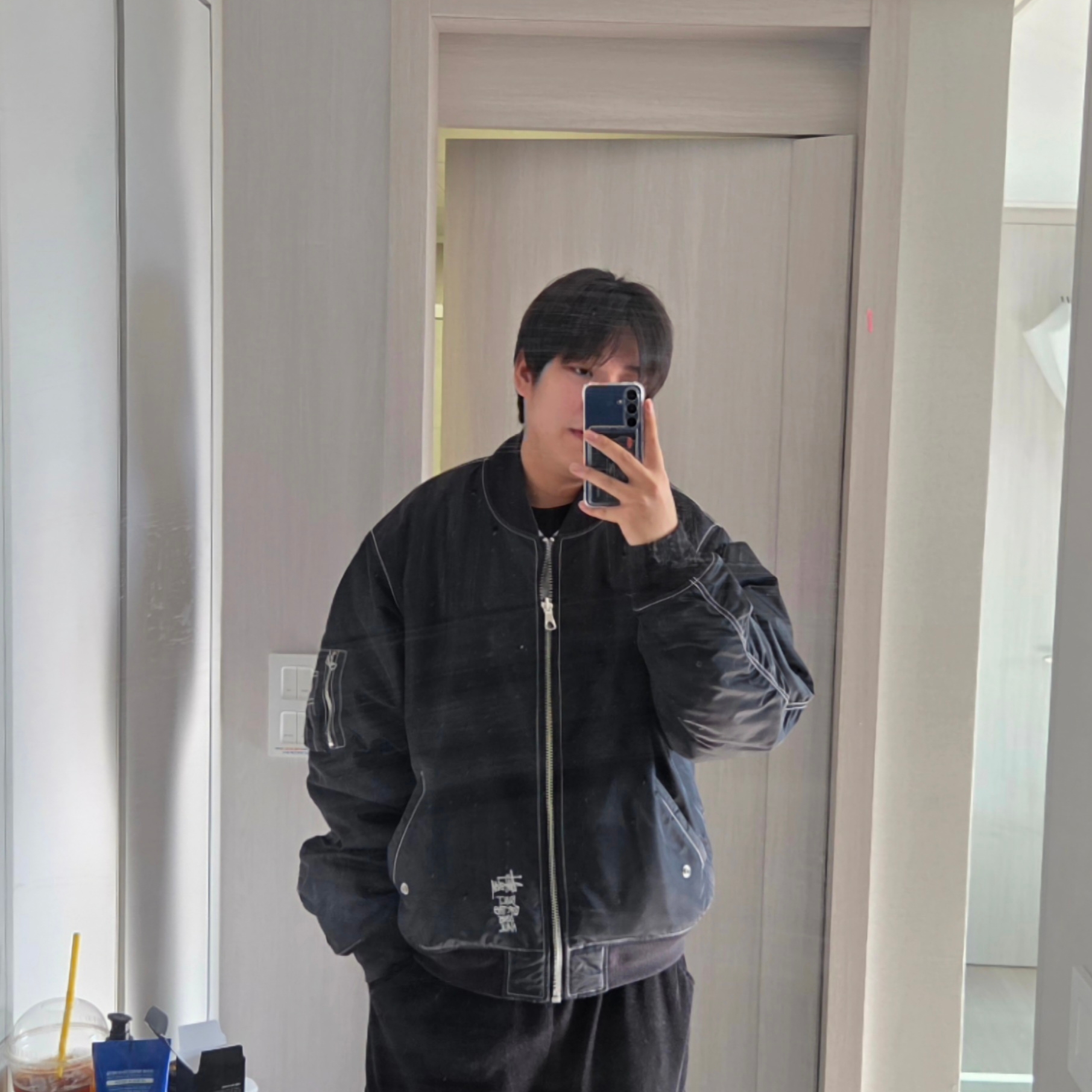 Stussy Built Reversible Bomber Jacket Black 착용 스타일