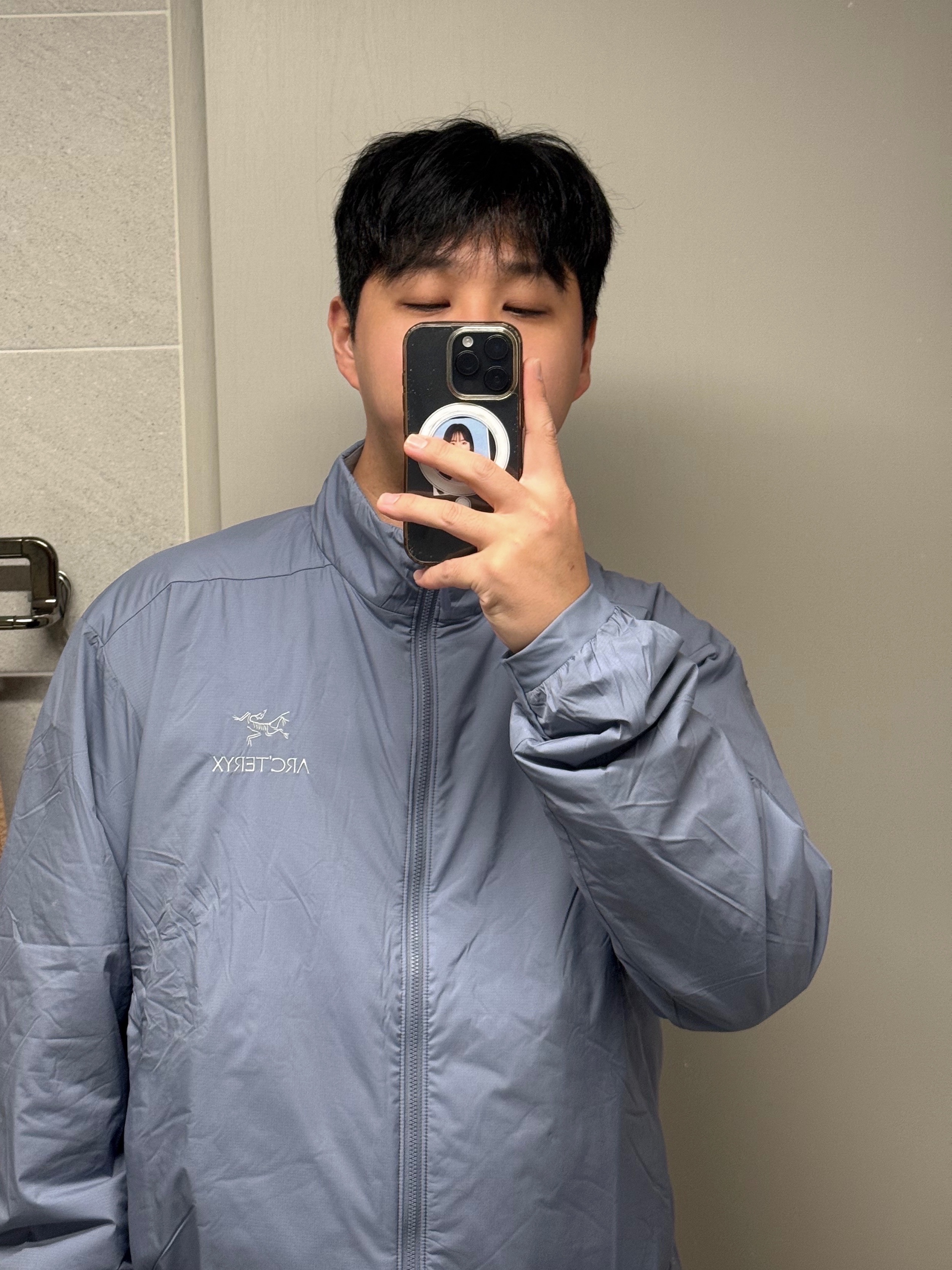 Arc'teryx Atom Jacket Stratus 착용 스타일