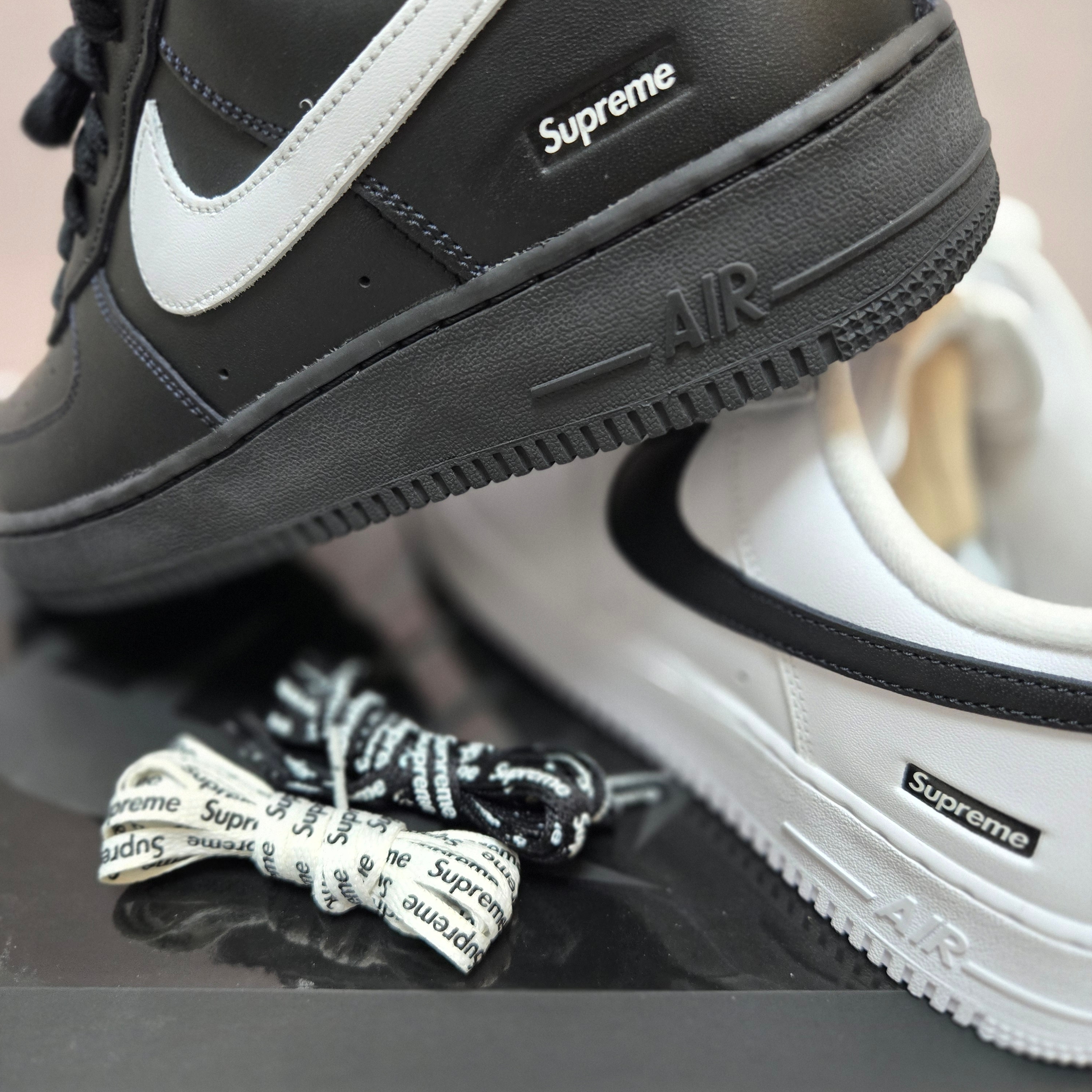 Nike x Supreme Air Force 1 Low White 착용 스타일 - 3