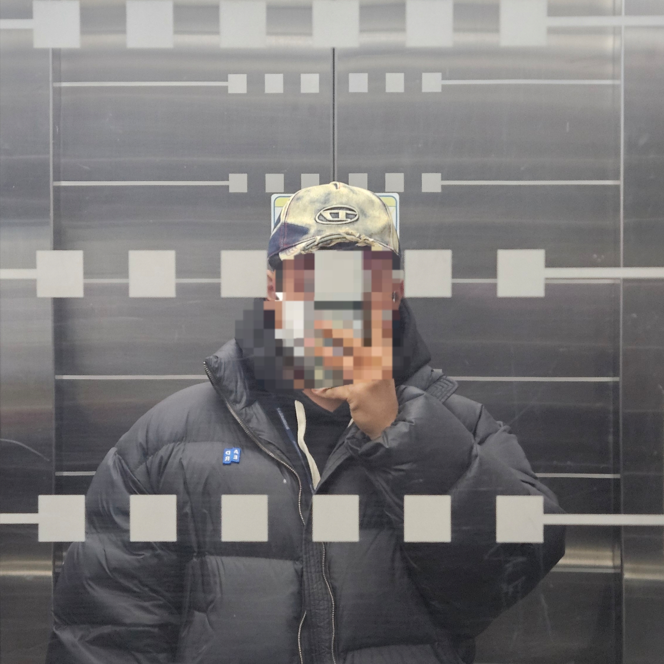 Diesel C-Seymon Treated Denim Baseball Cap Blue White, Ader Error Sig; TRS/BL Tag Puffer Jacket 01 Noir 착용 스타일