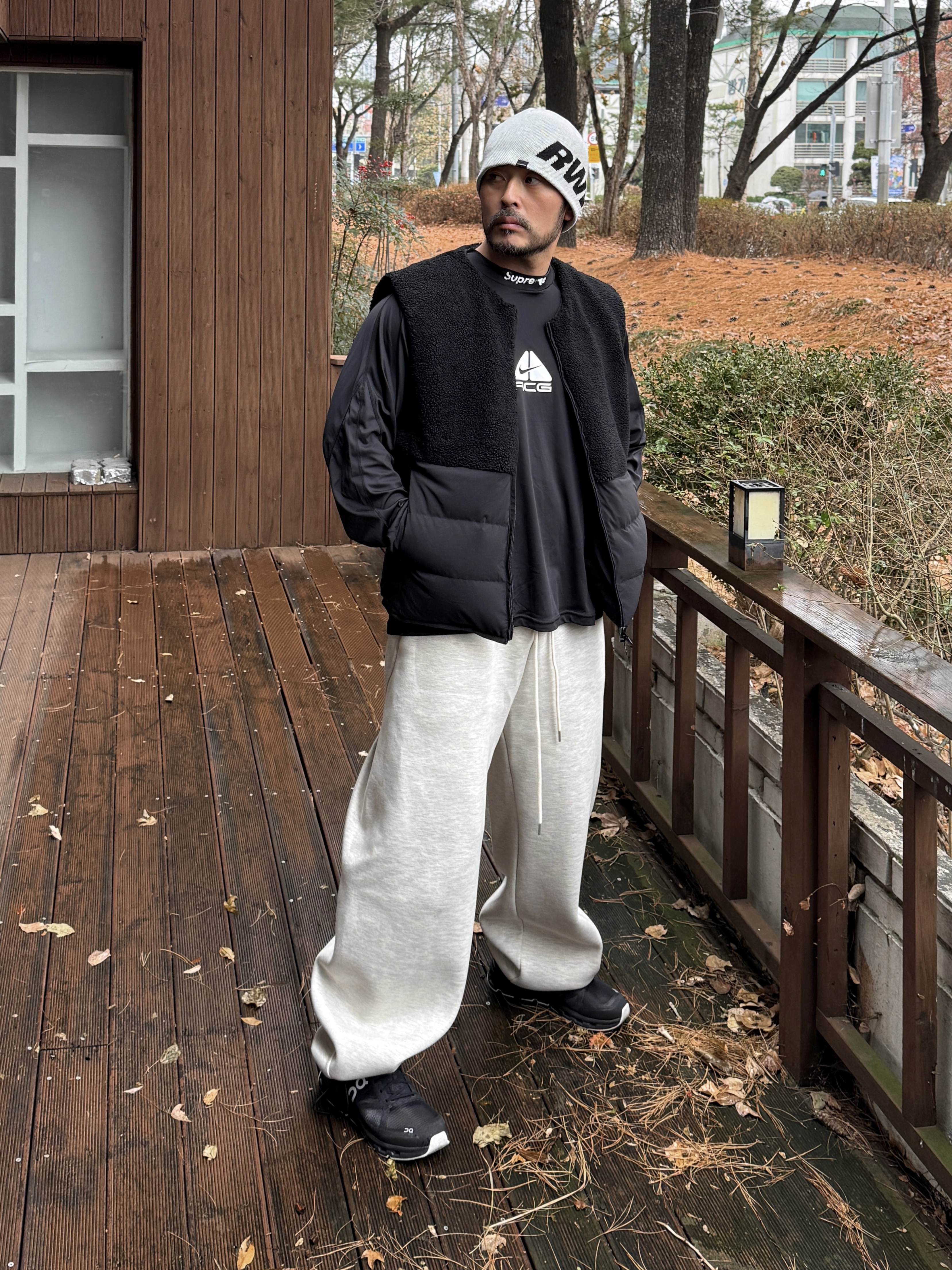 [KREAM 단독] runwhither Logo Beanie White, On Running x Sail Racing Cloud Regatta 999 Black 착용 스타일 - 2
