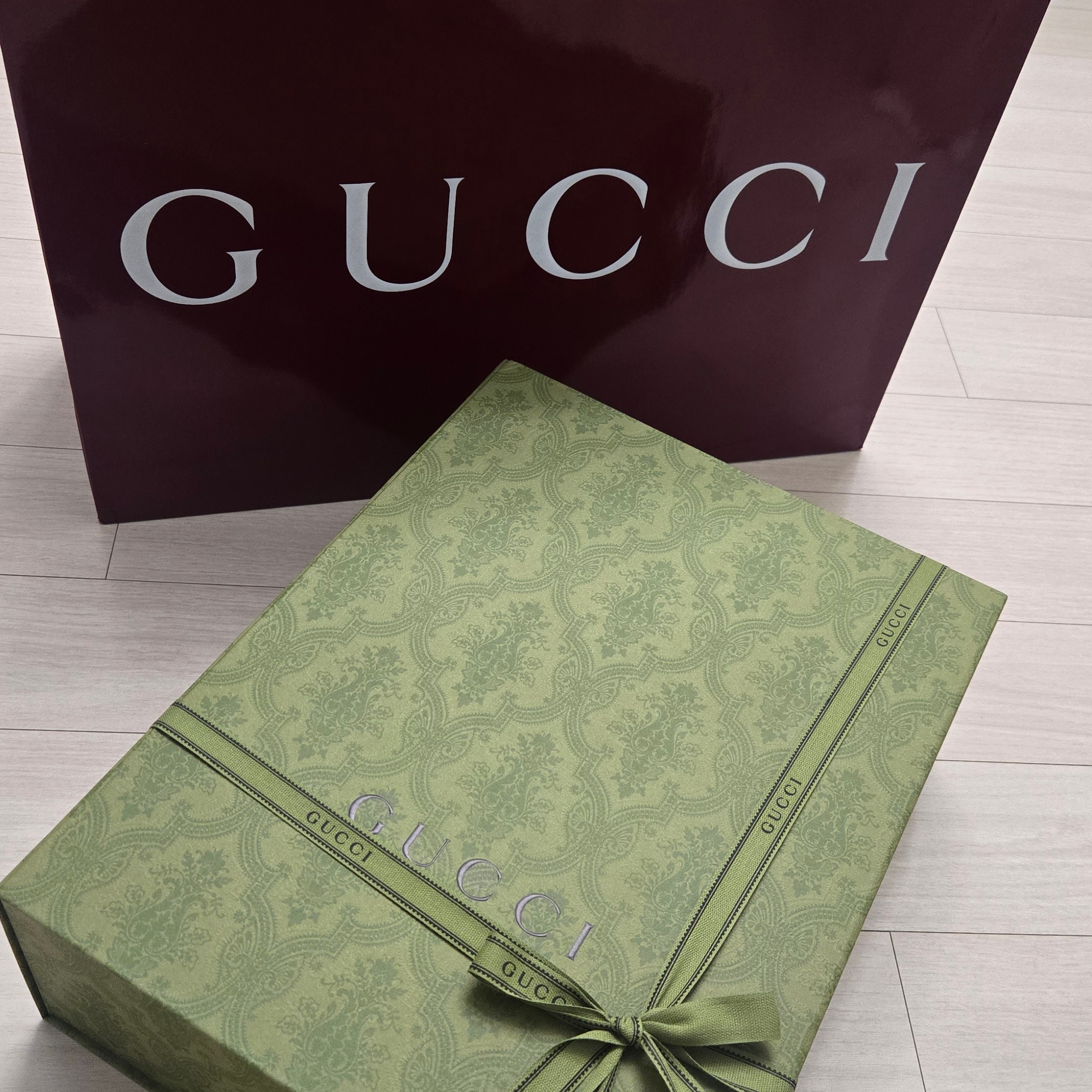Gucci Mini Tote Bag with Interlocking G Beige Ebony Brown 착용 스타일 - 1