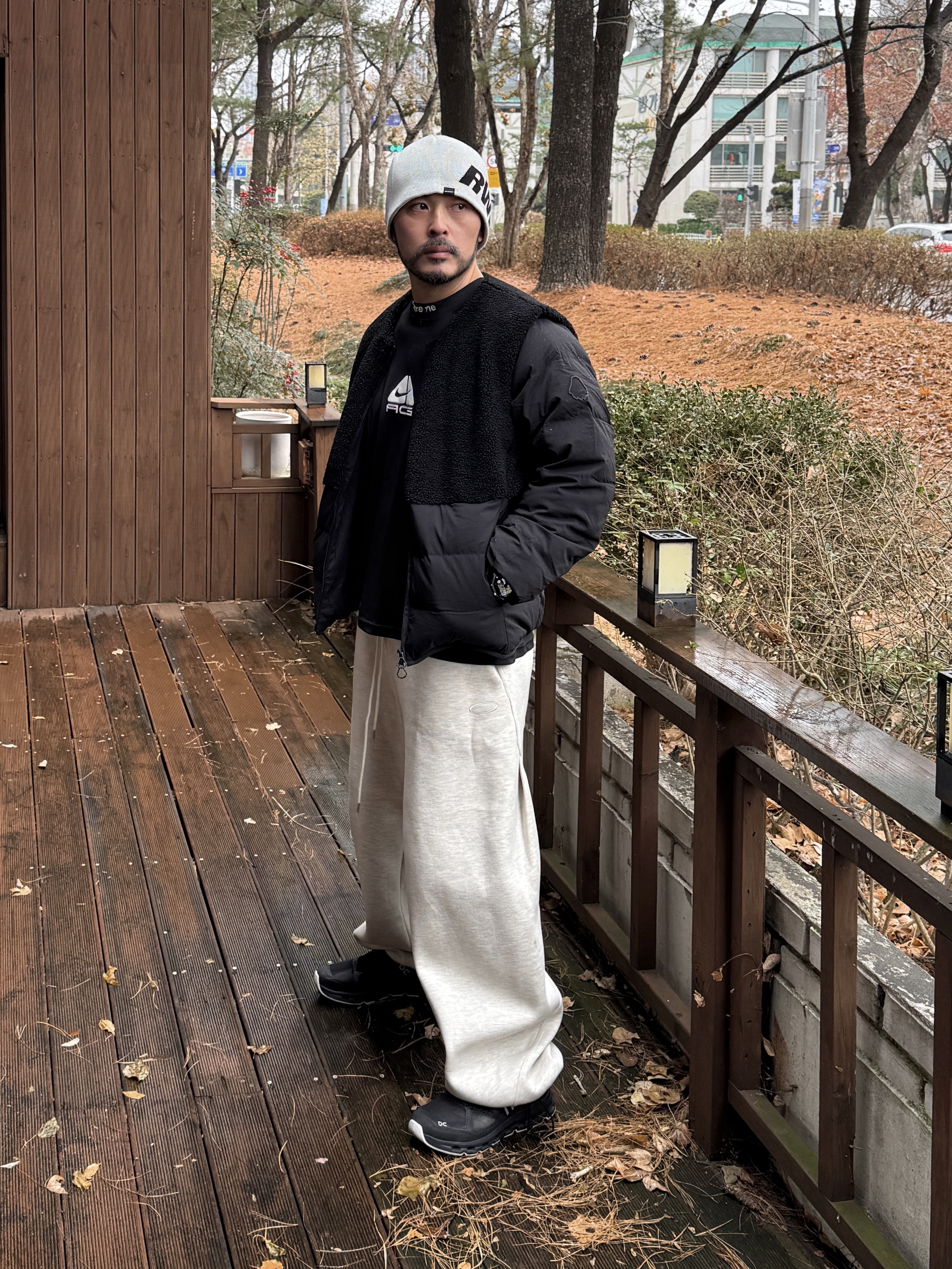[KREAM 단독] runwhither Logo Beanie White, On Running x Sail Racing Cloud Regatta 999 Black 착용 스타일 - 3