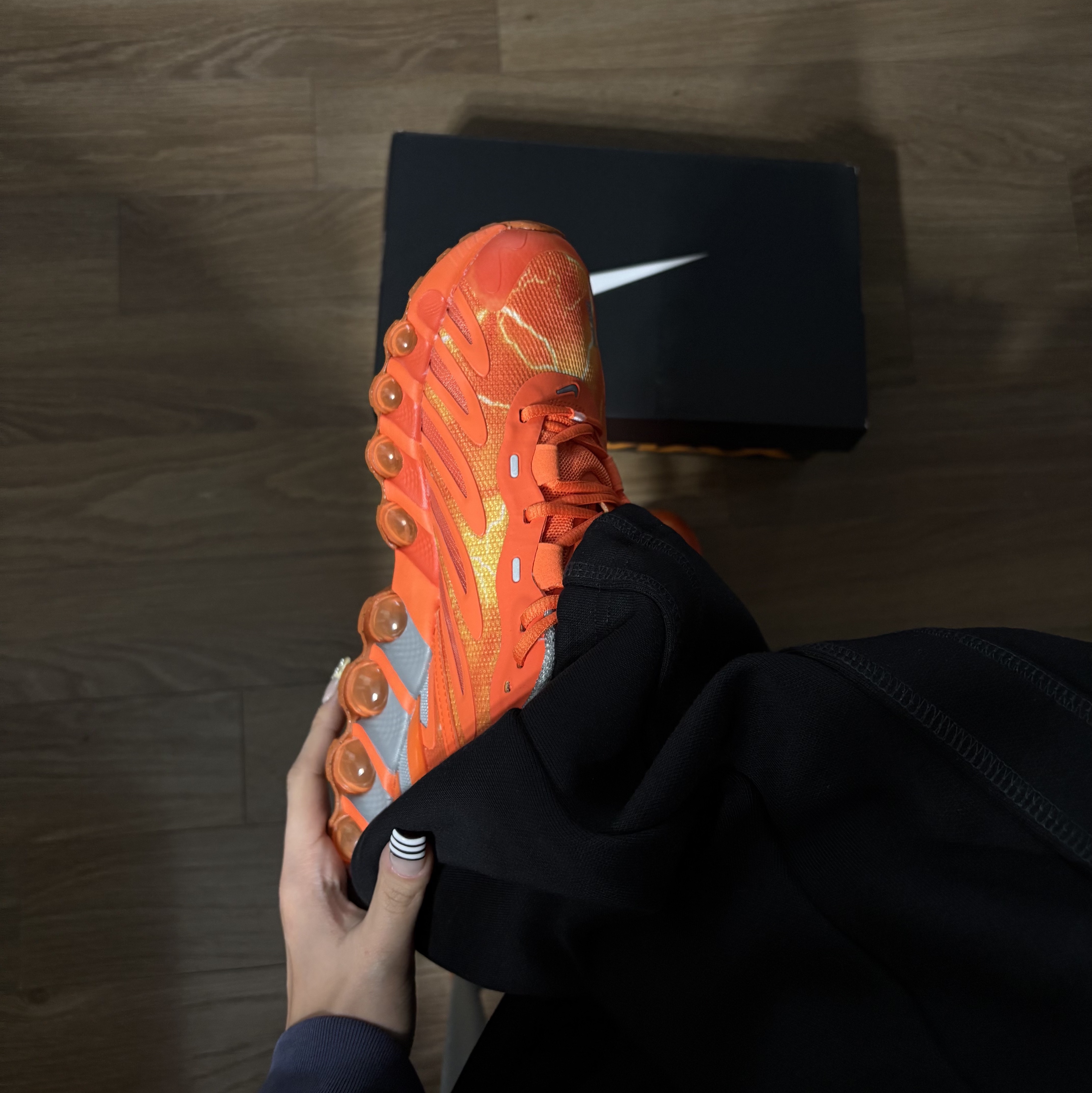 Nike x Palace Air Max Dn8 Safety Orange Particle Grey 착용 스타일 - 1