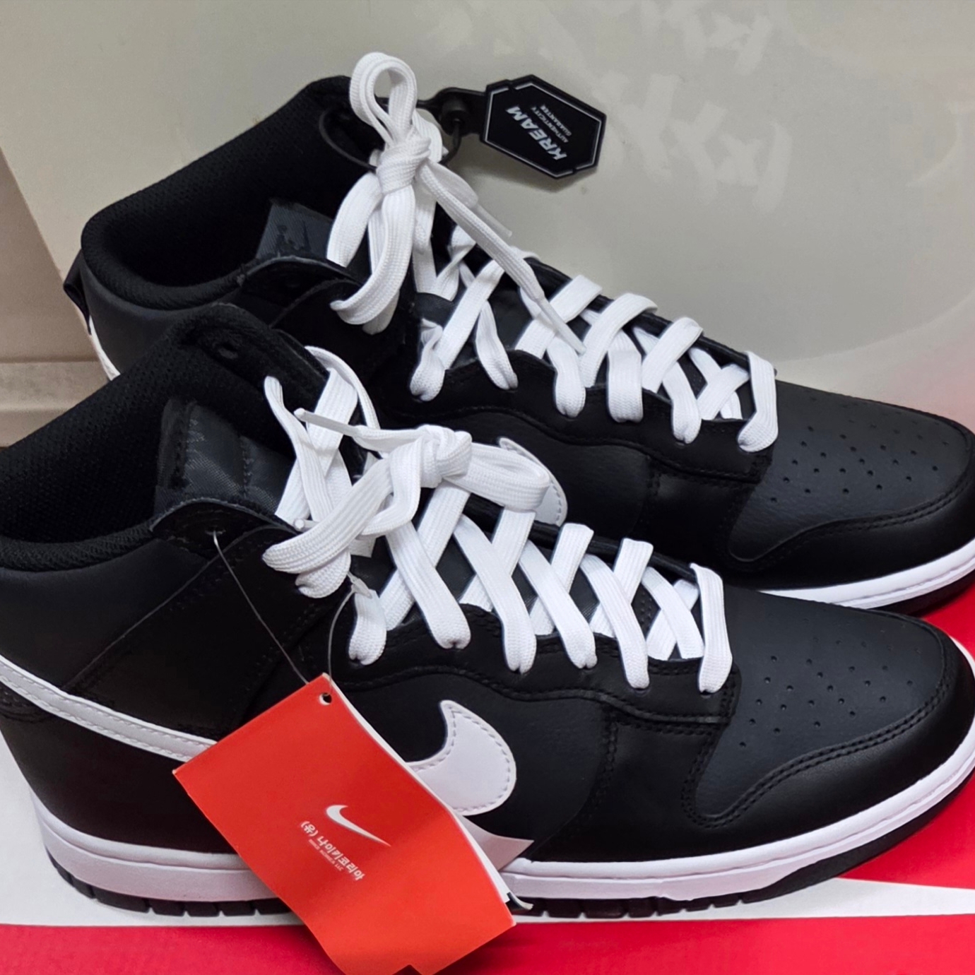Nike Dunk High Retro Anthracite White Black 착용 스타일