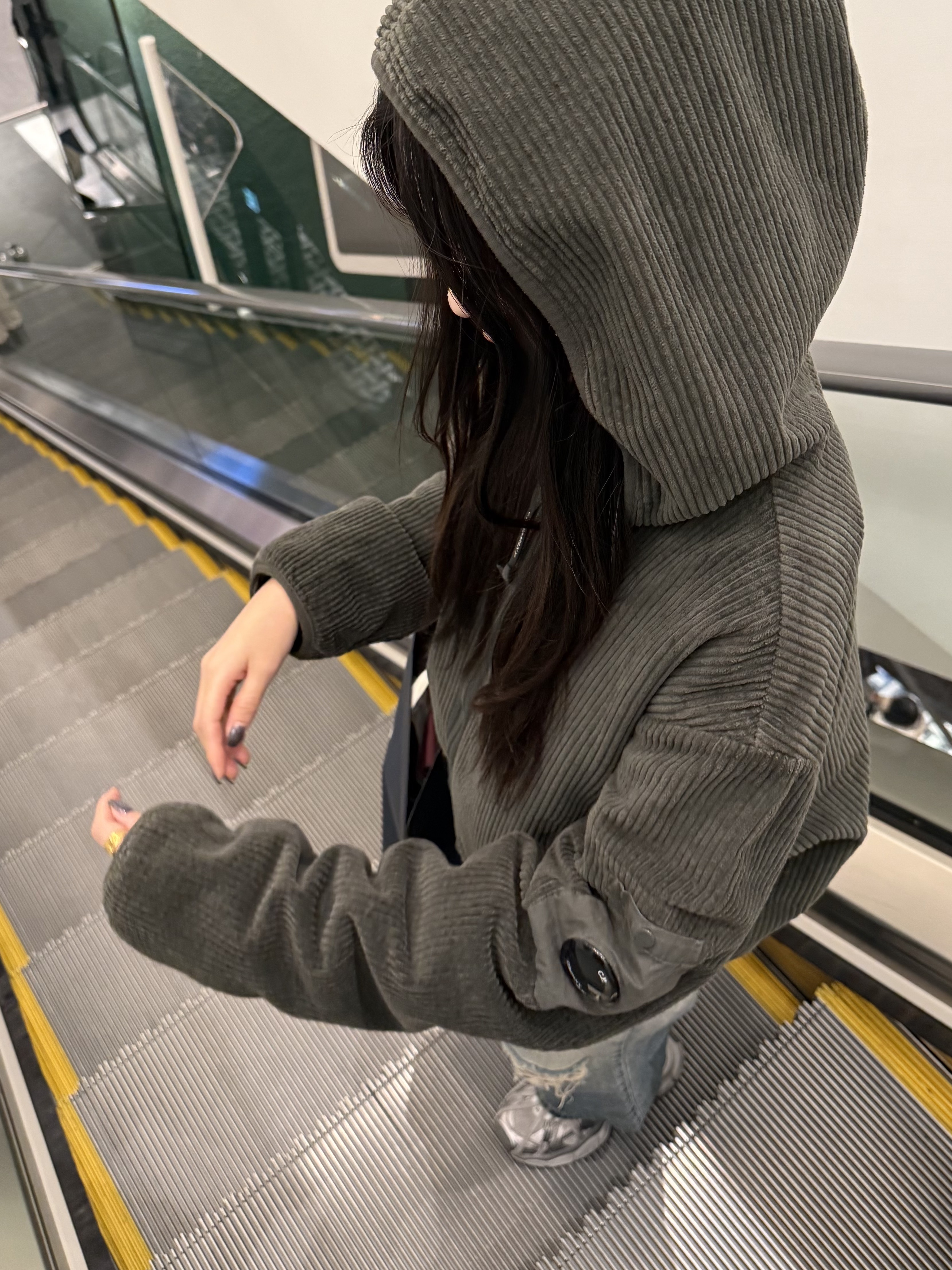 C.P. Company Corduroy 350 Full Zip Hooded Sweatshirt Total Eclipse Blue - 25FW 착용 스타일 - 4