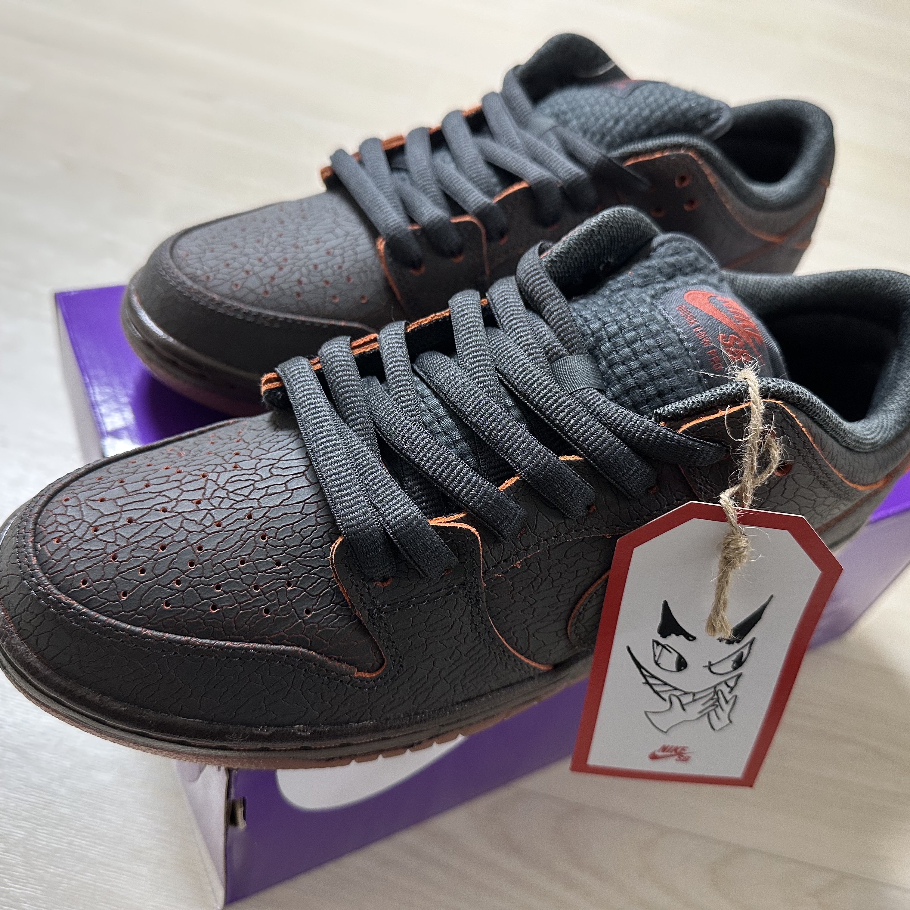 Nike SB Dunk Low Pro Premium Dark Smoke Grey and Black 착용 스타일 - 1