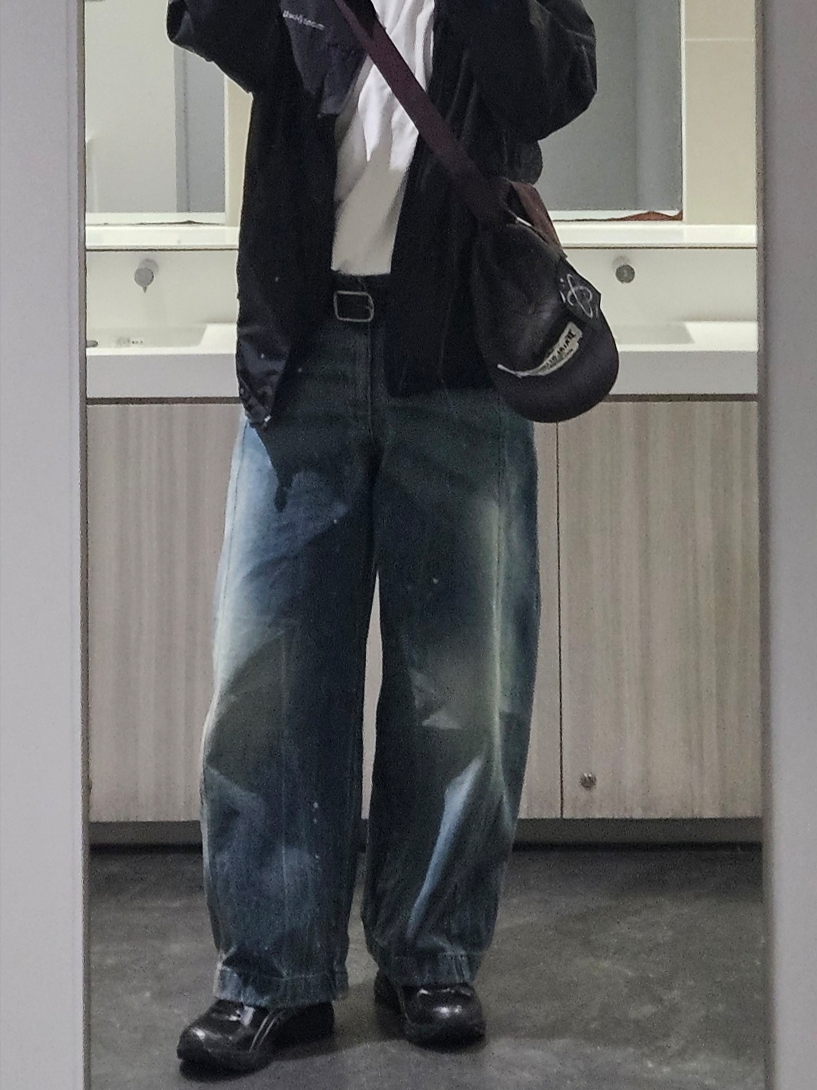 Adidas NEXT+ Corduroy Messenger Bag Shadow Brown, Asics Gel-Kayano 14 Black Pure Silver 착용 스타일 - 1