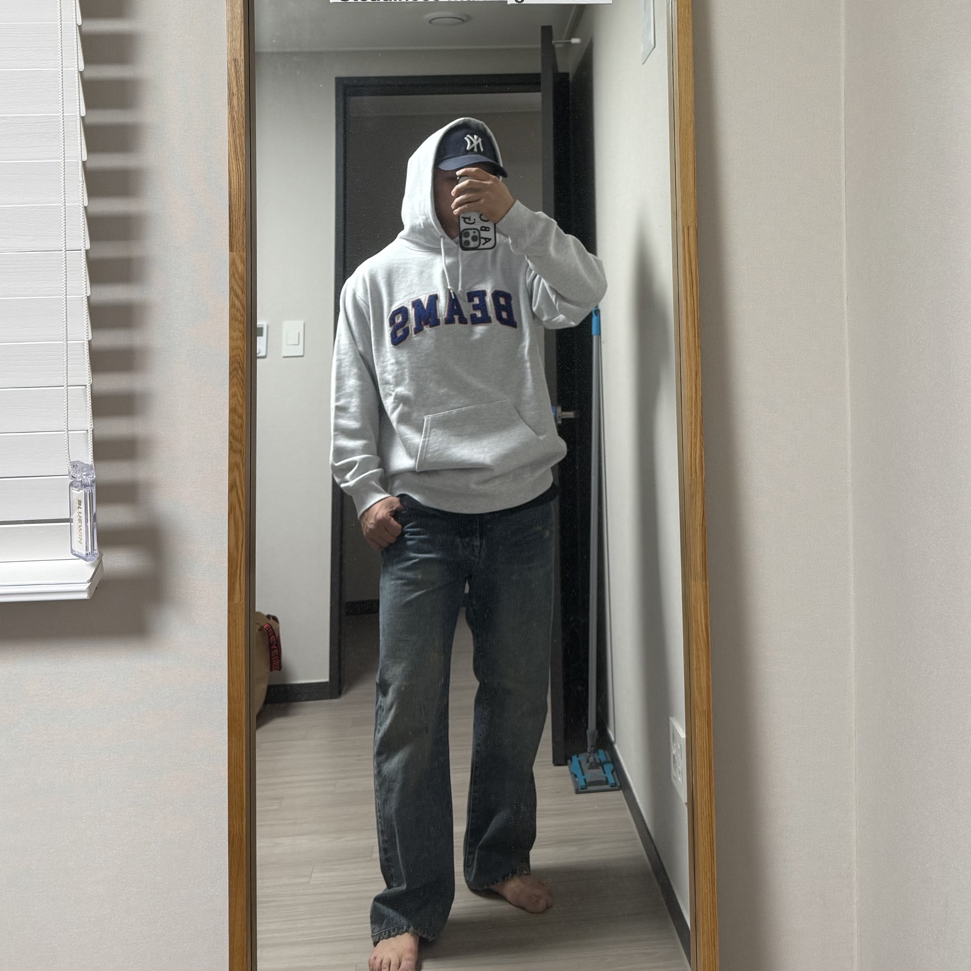 Beams Basic Hoodie Ash Grey 착용 스타일