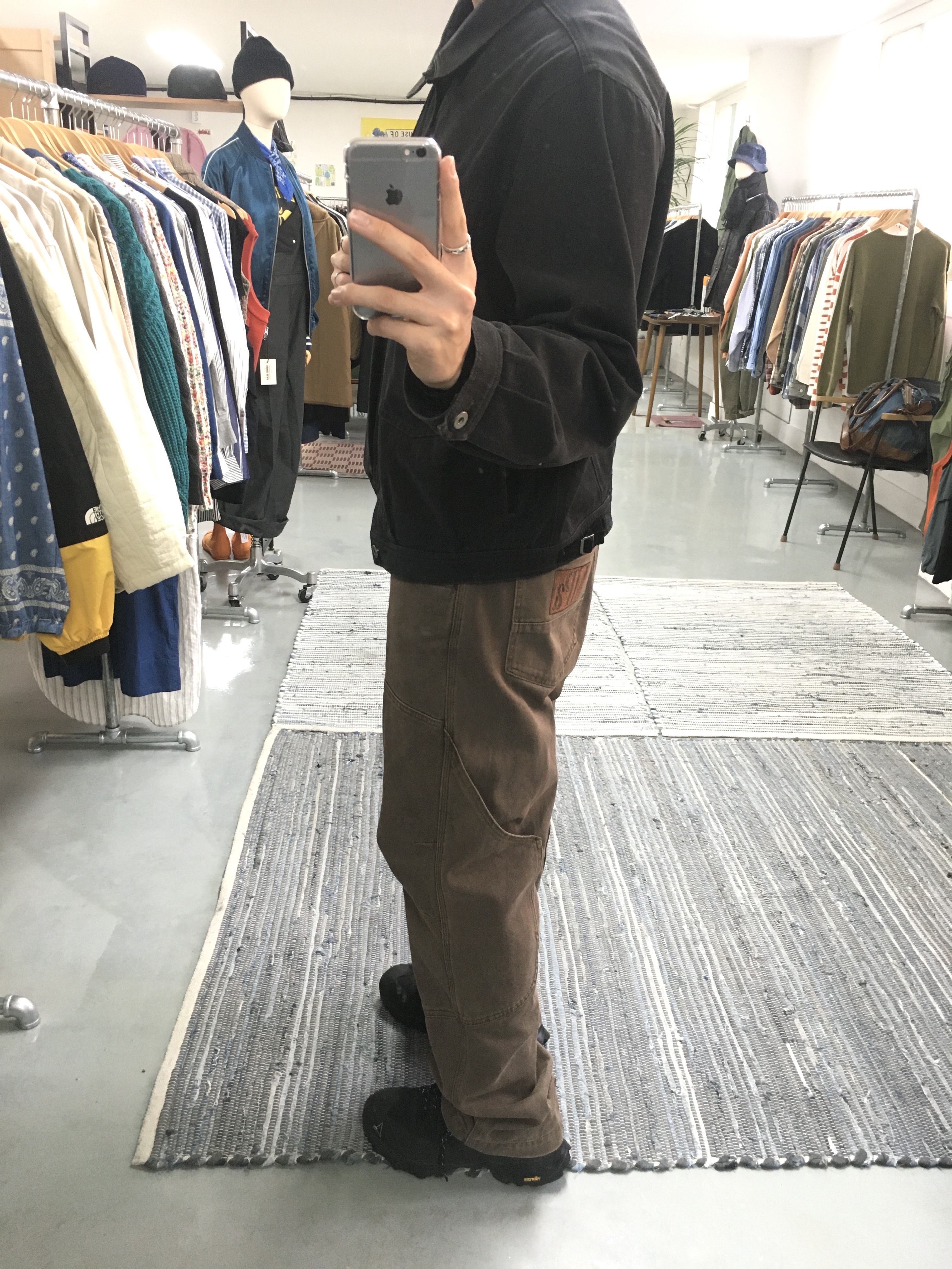 Roa Hiking Katharina Black, Polyteru 1011 Fleur Patched Pants Washed Black 착용 스타일 - 3