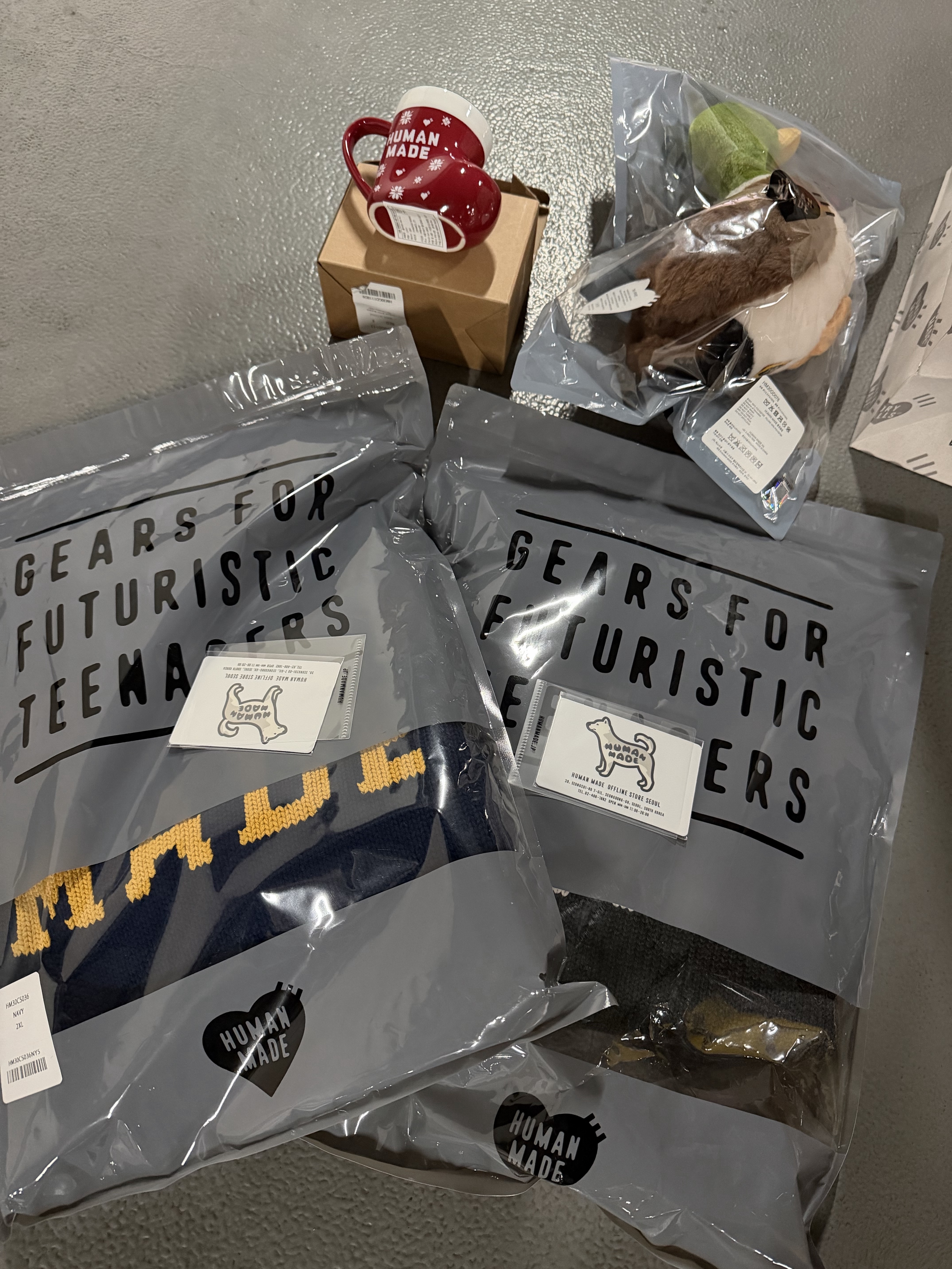 Human Made Graphic Sweater Charcoal, Human Made Graphic Sweater Navy 착용 스타일