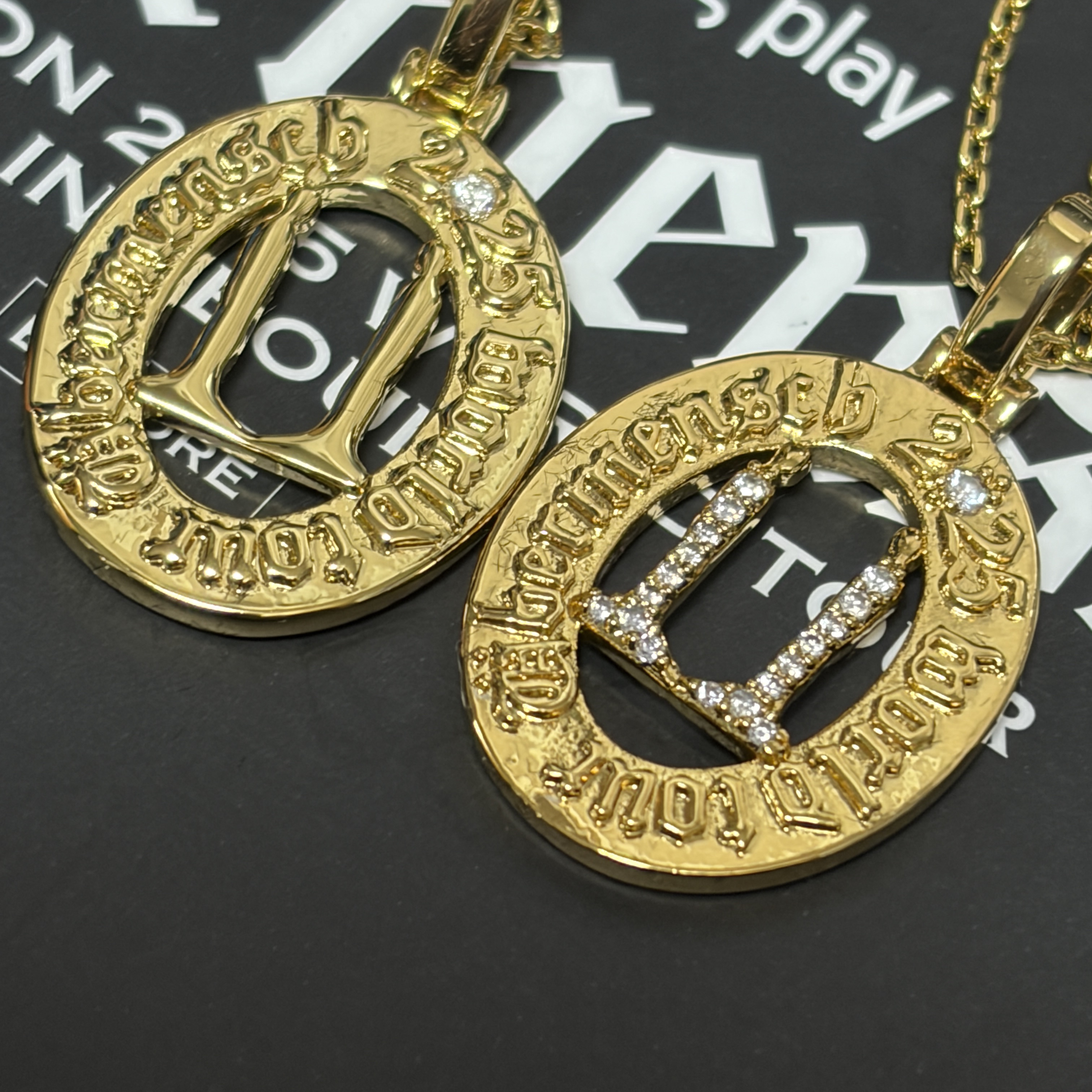 G-DRAGON Ubermensch Necklace Cubic Zirconia Ver Copper, Jacob & Co x Peaceminusone Pendant Sterling Silver & Yellow Gold 착용 스타일 - 2