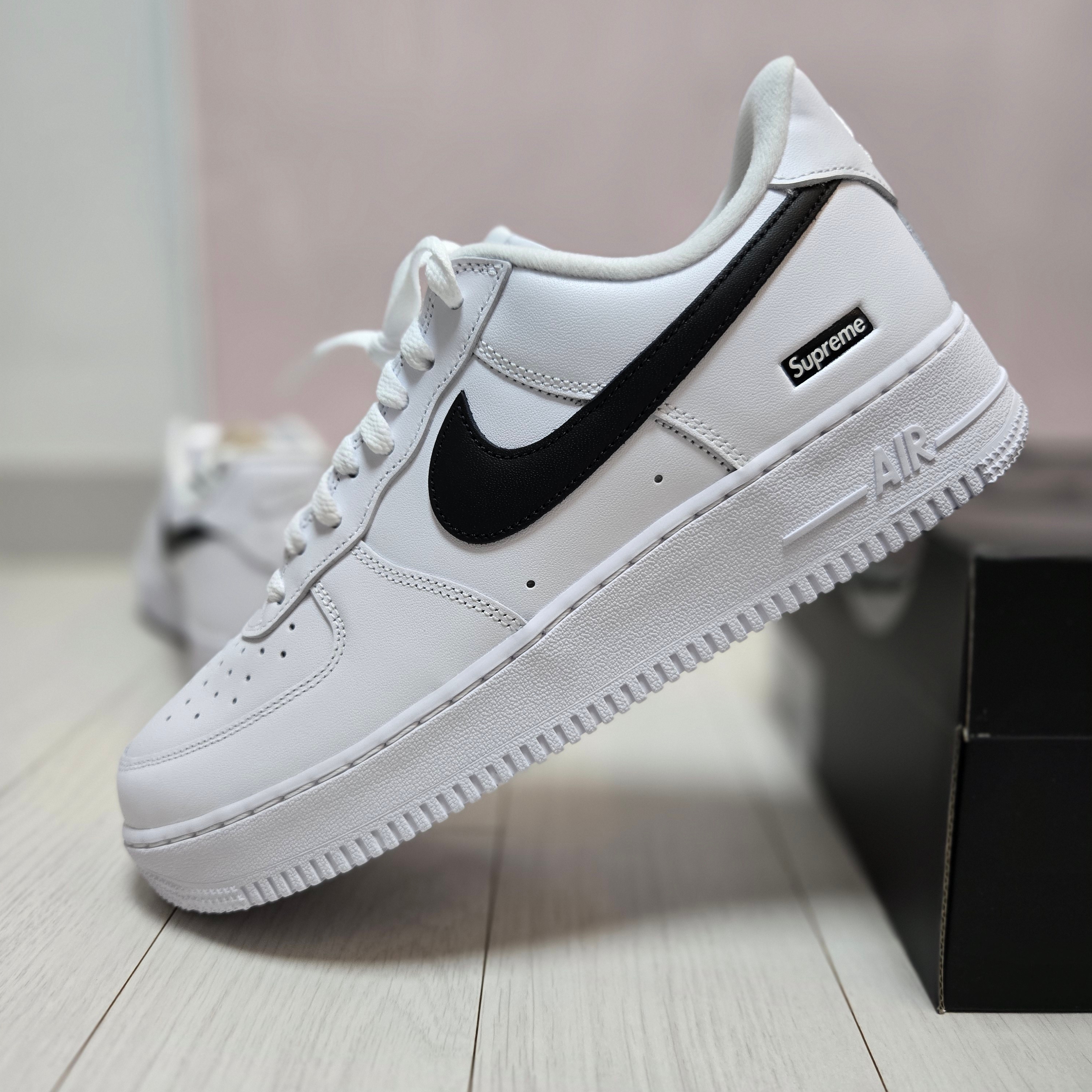 Nike x Supreme Air Force 1 Low White 착용 스타일 - 1