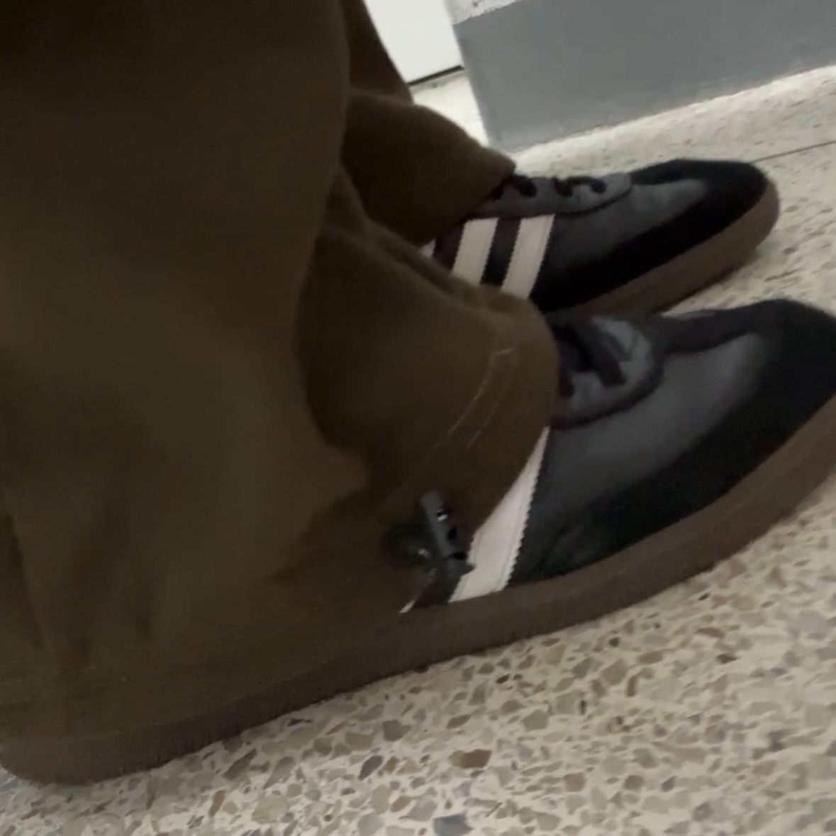 Adidas Samba OG Black White Gum 착용 스타일