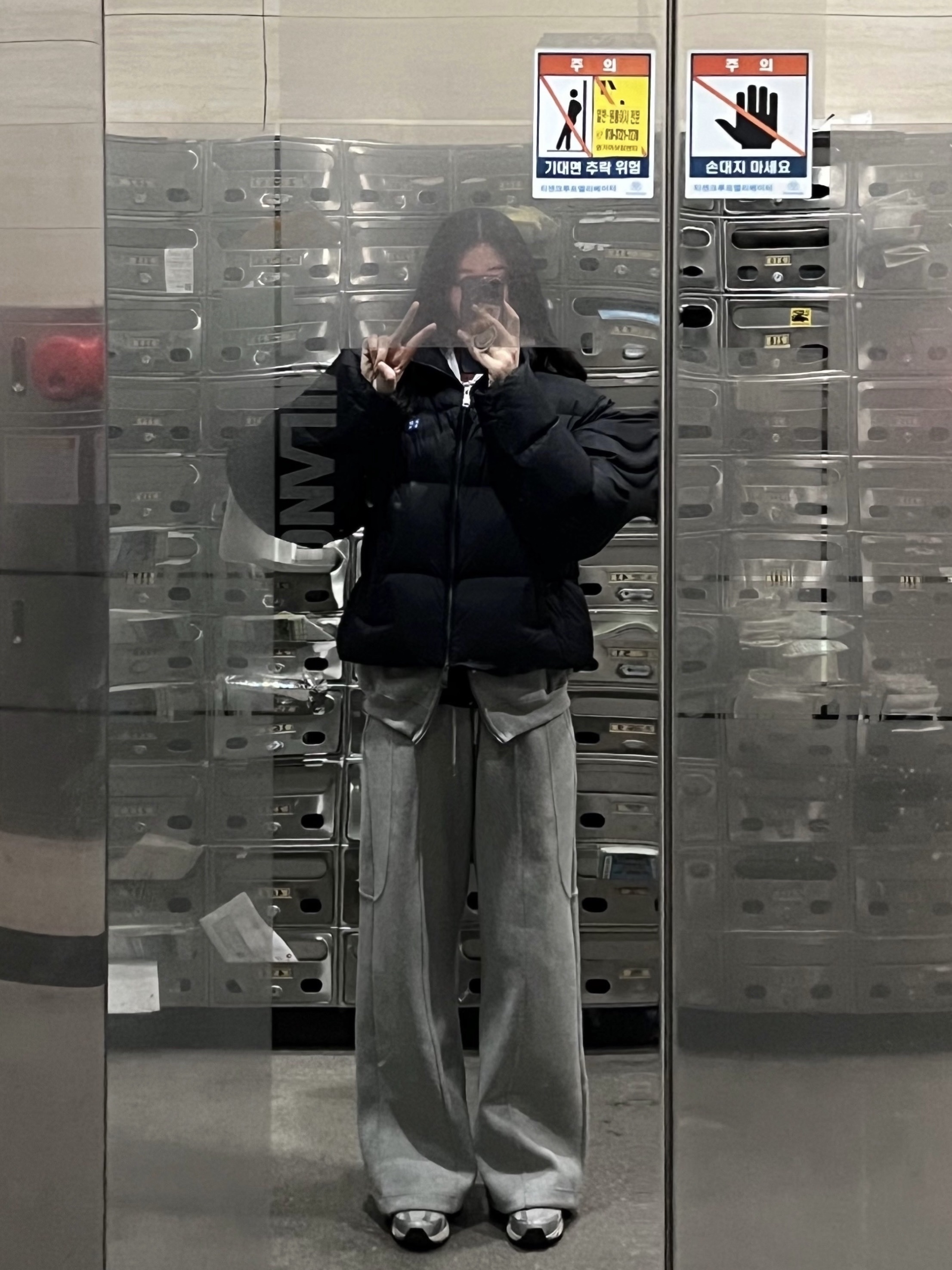 Ader Error Sig; TRS/BL Tag Puffer Jacket 01 Noir, New Balance 530 Steel Grey 착용 스타일