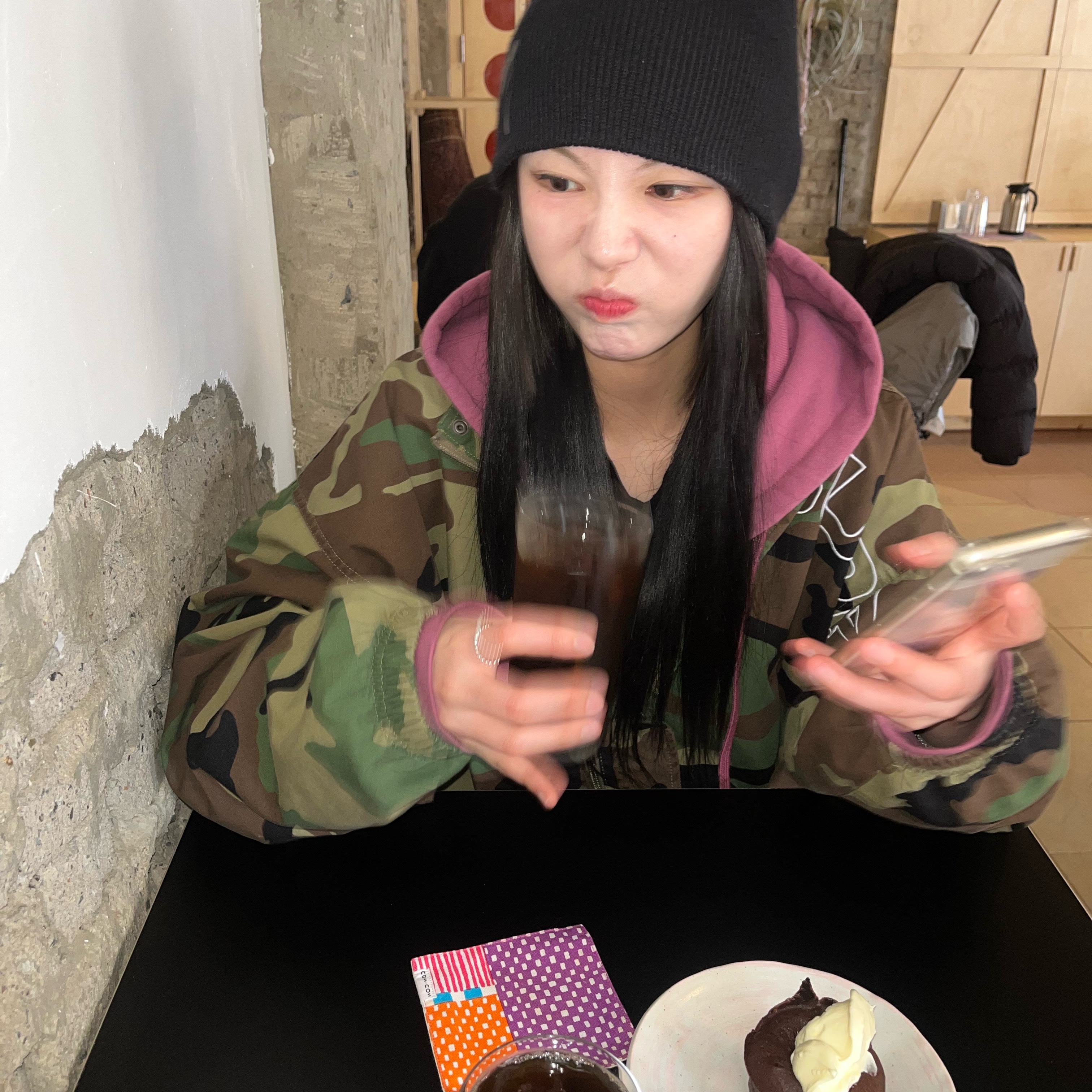 Stussy Regal Crown Zip Hoodie Berry, Supreme Spellout Embroidered Ripstop Track Jacket Woodland Camo - 25FW 착용 스타일 - 4
