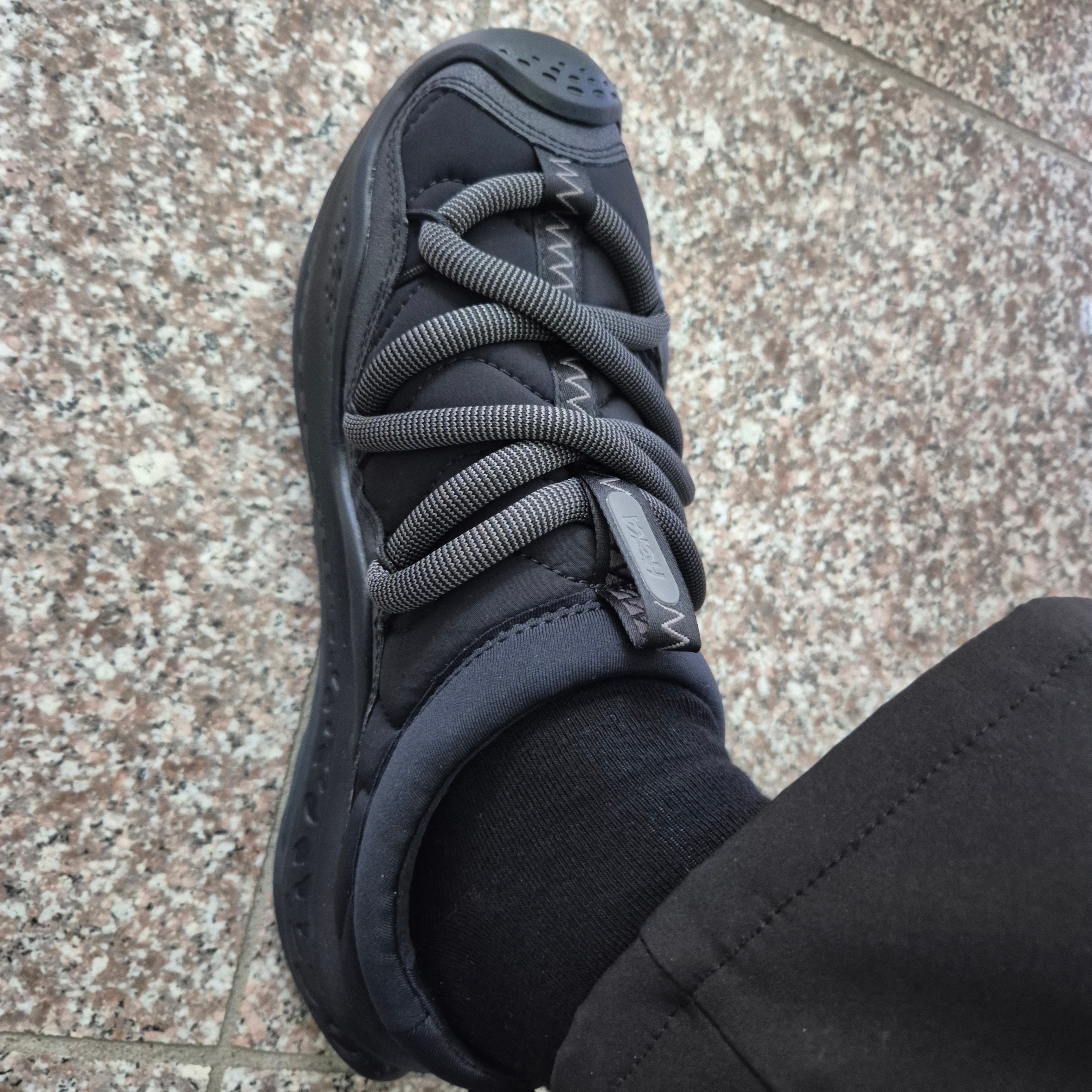 Hoka Ora Primo Black 착용 스타일 - 1