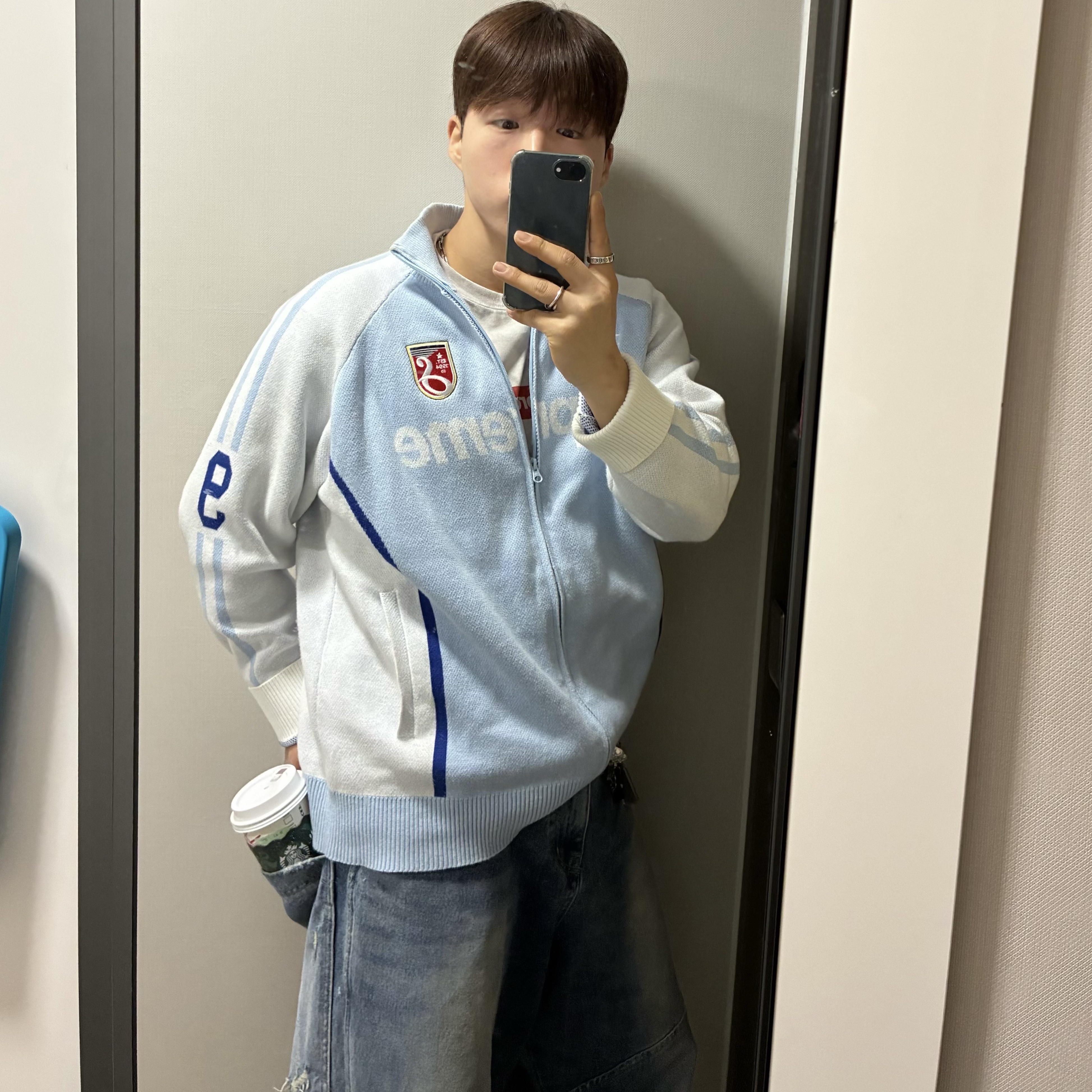 Supreme x Umbro Zip Up Sweater Light Blue - 25SS, Supreme x MM6 Maison Margiela Box Logo T-Shirt White - 24SS 착용 스타일