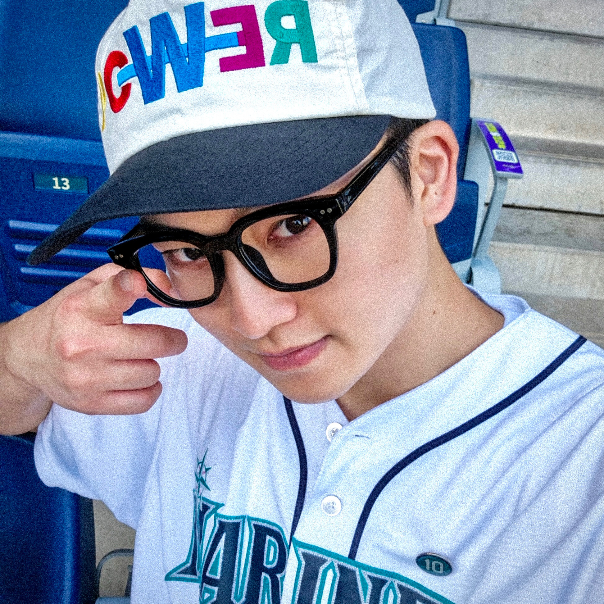 G-DRAGON Power Ball Cap White 착용 스타일