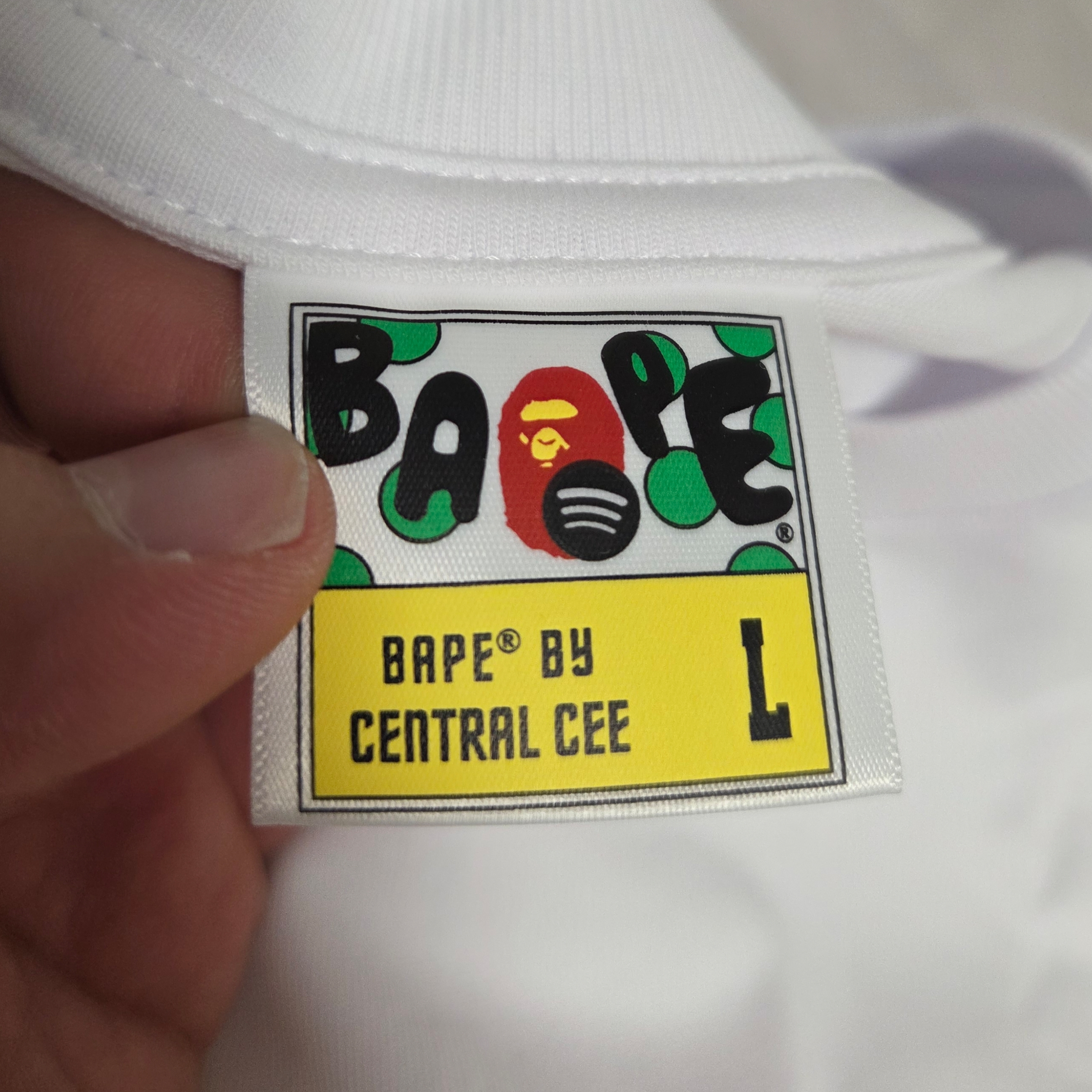 BAPE x Spotify x SYNA World By Central Cee Baby Milo Relaxed Fit T-Shirt White 착용 스타일 - 2