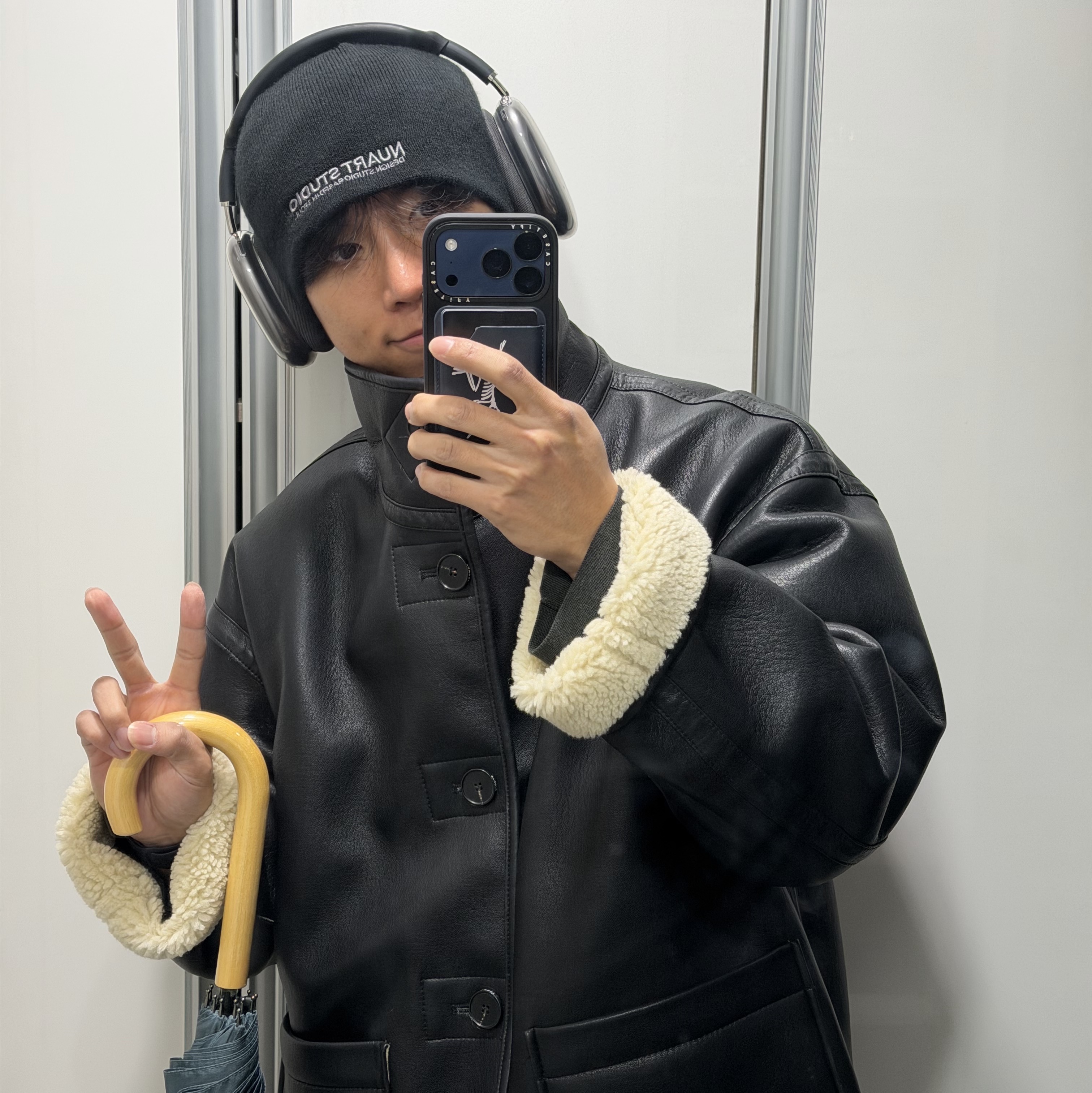 Apple AirPods Max Lightning Space Gray (Korean Ver.), Timberland Premium 6 inch Waterproof Boot Wheat Nubuck - Wide 착용 스타일 - 2