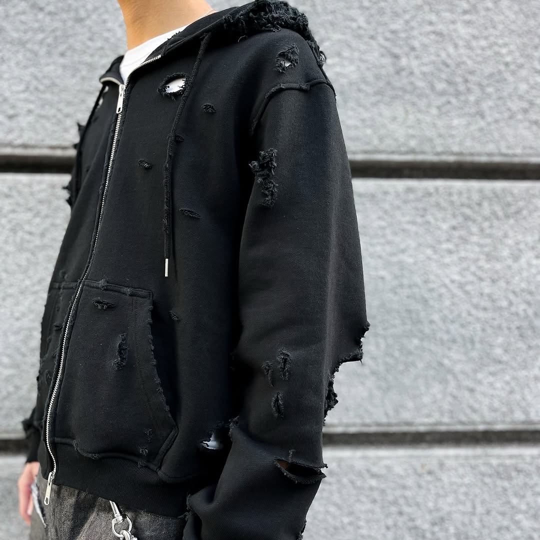 emostanceclub Distressed Hoodie Zip-Up Black 착용 스타일