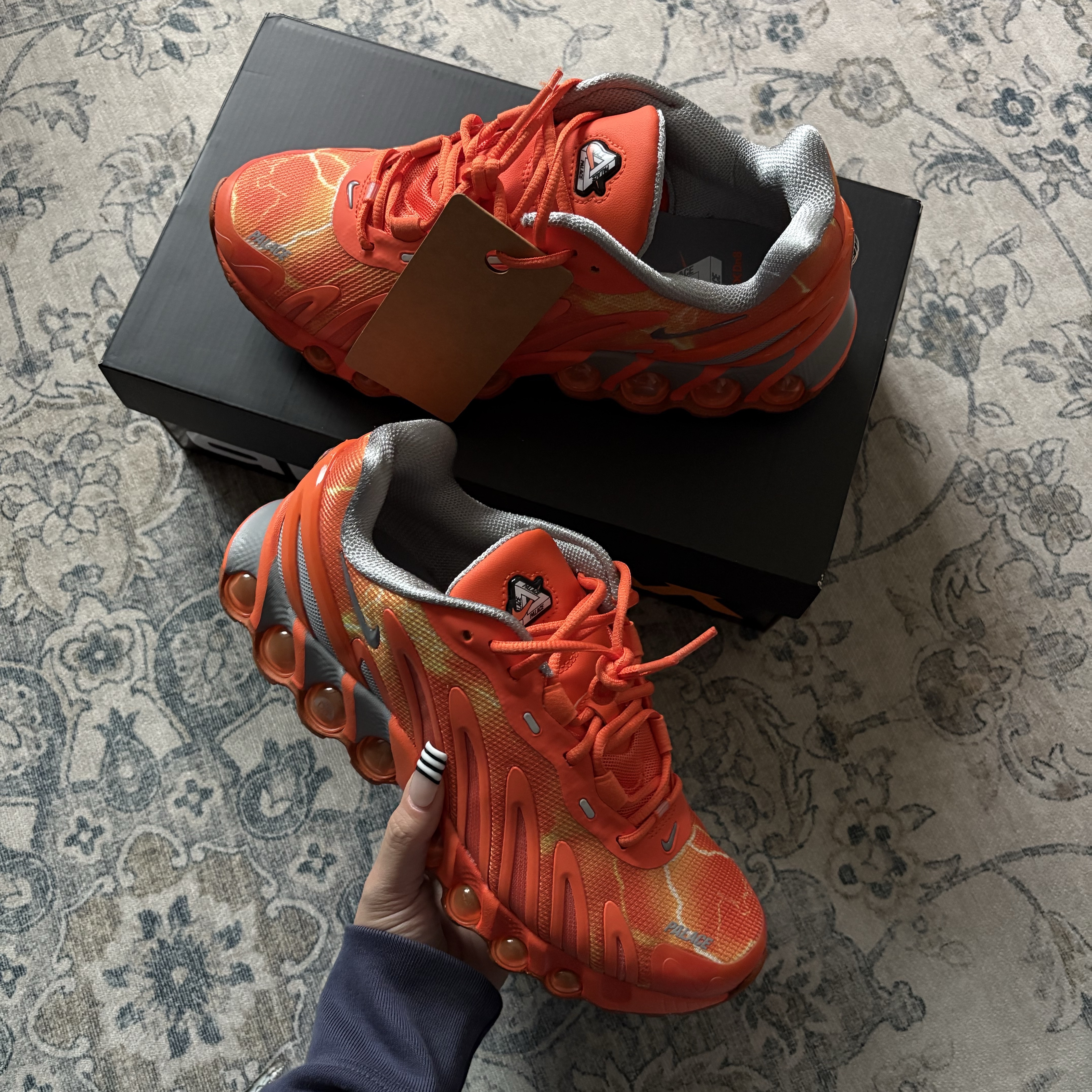 Nike x Palace Air Max Dn8 Safety Orange Particle Grey 착용 스타일 - 2
