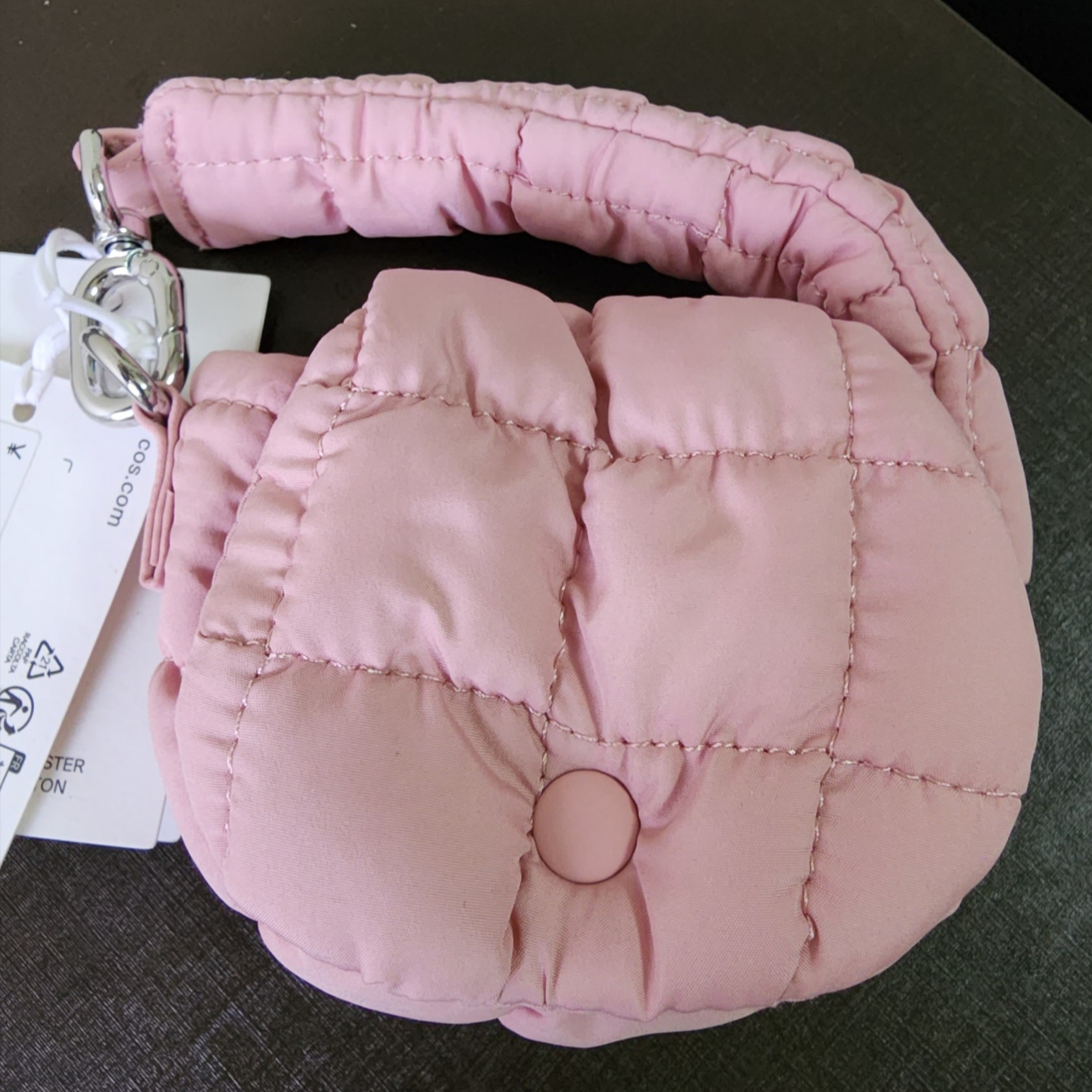 COS Quilted Nano Bag Pink, COS Quilted Nano Bag Pink 착용 스타일 - 2
