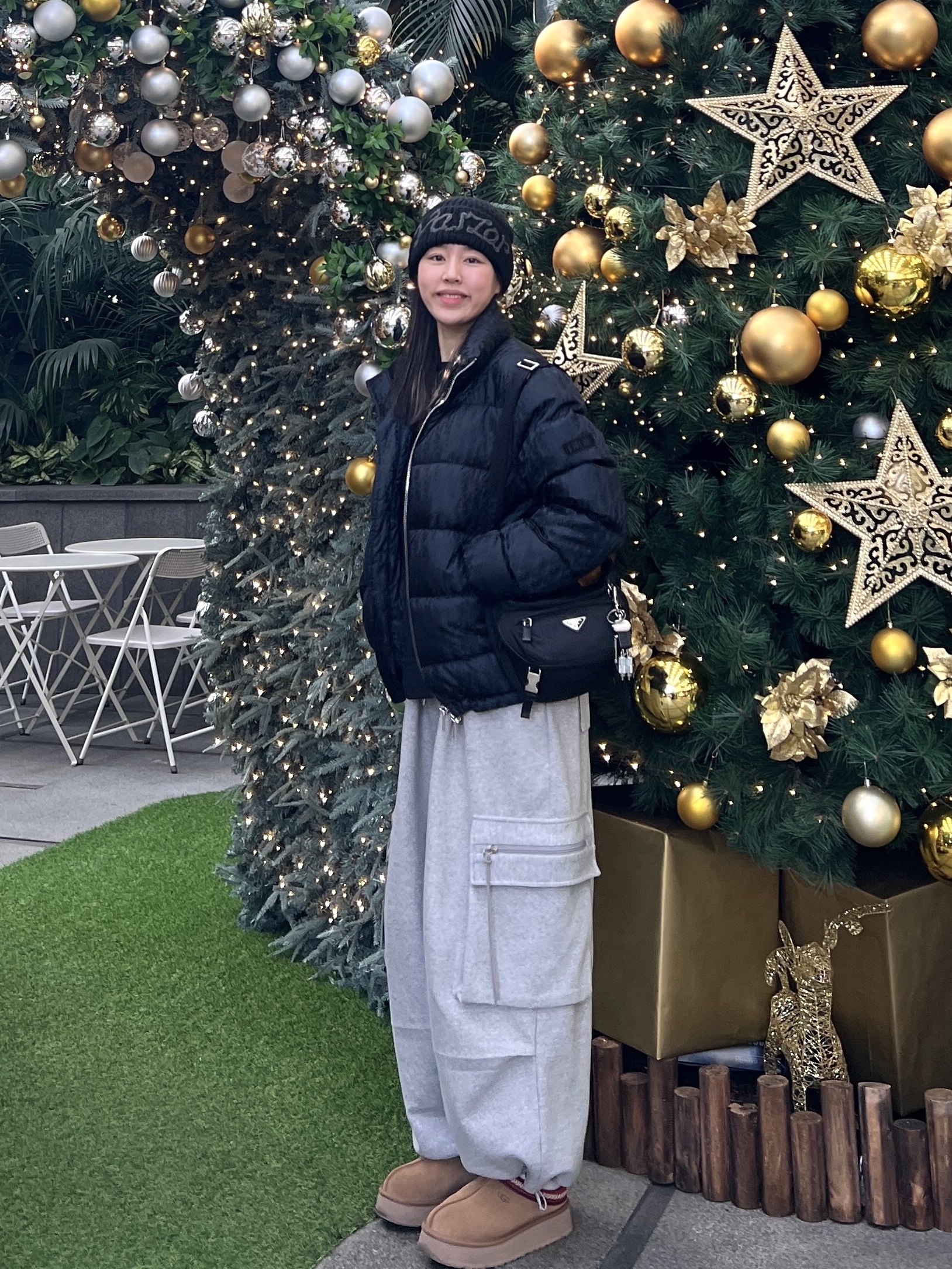 Dior Oblique Down Jacket Black Nylon Jacquard, (W) UGG Tazz Slipper Chestnut 착용 스타일