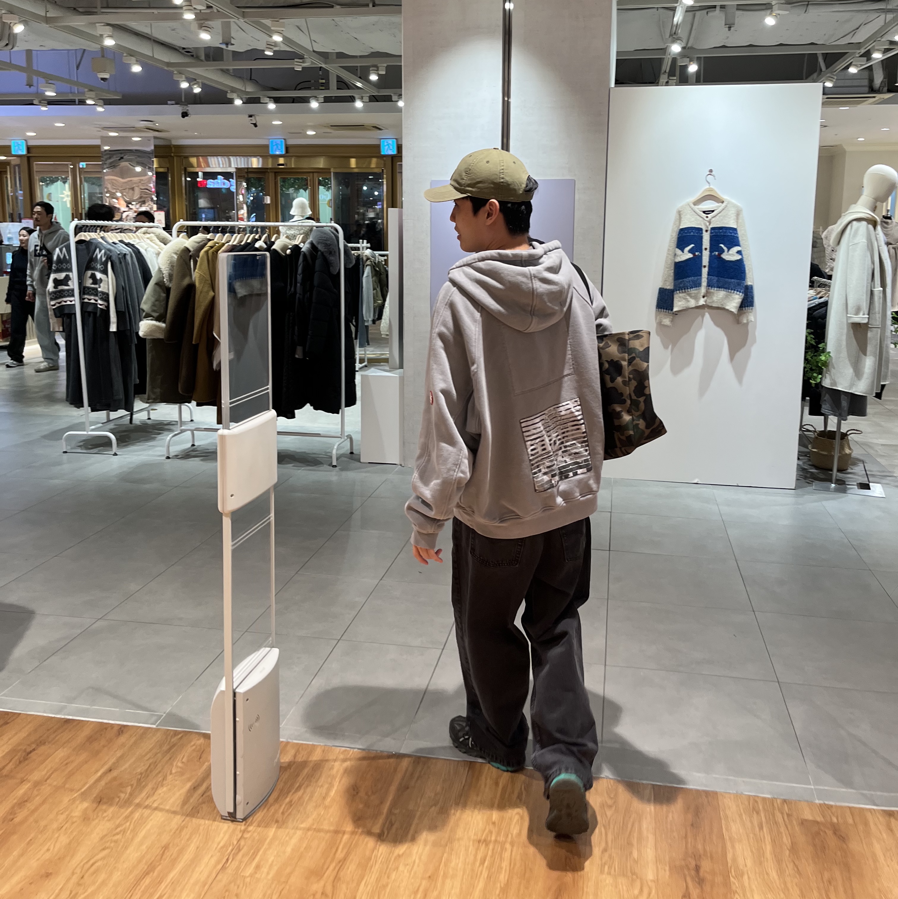 Cav Empt Overdye MD Explorer Big Heavy Hoody Grey - 24FW, (W) Asics x Matin Kim Gel-Sonoma 15-50 Black Pure Silver 착용 스타일 - 1
