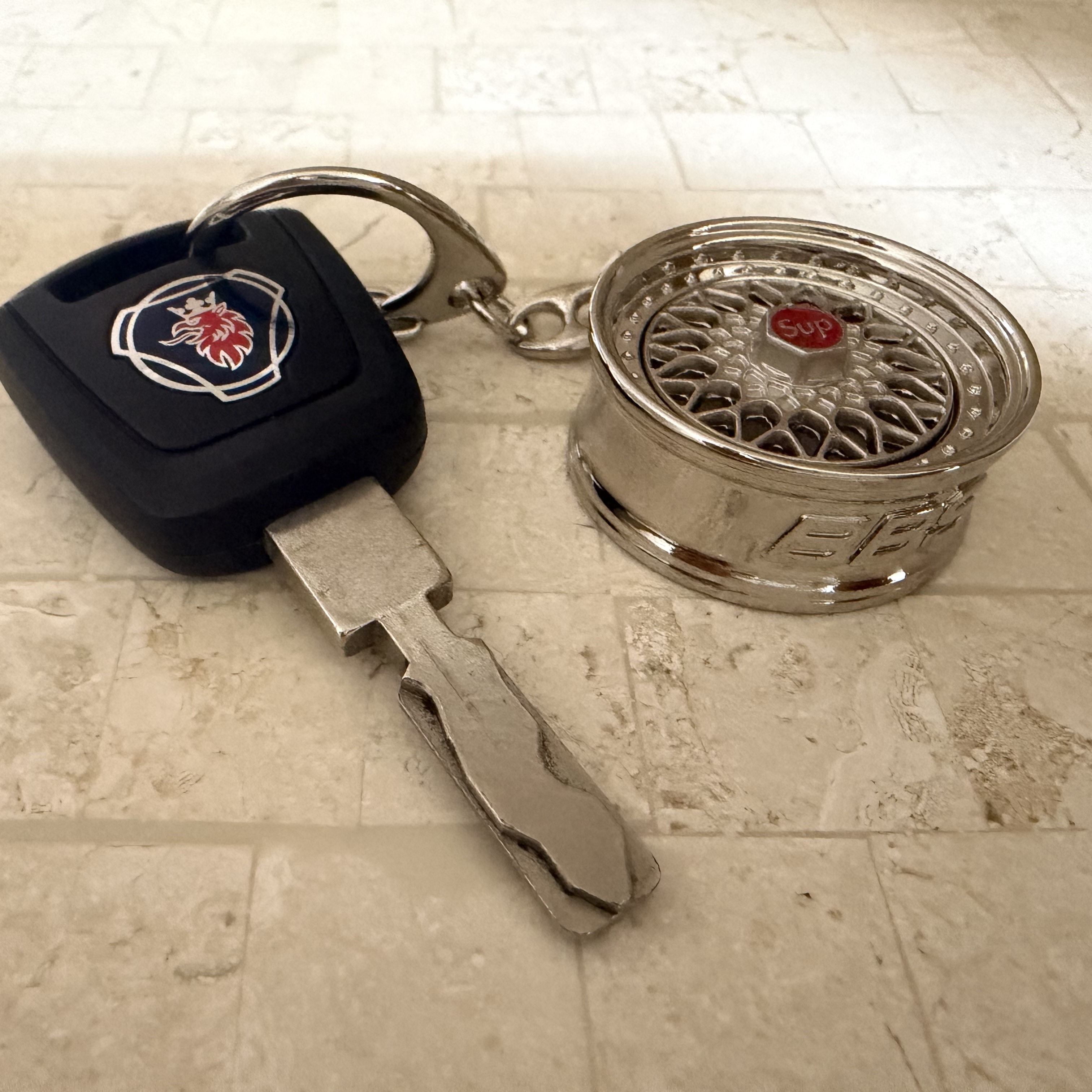 Supreme x BBS RS Rim Keychain Chrome - 25FW 착용 스타일
