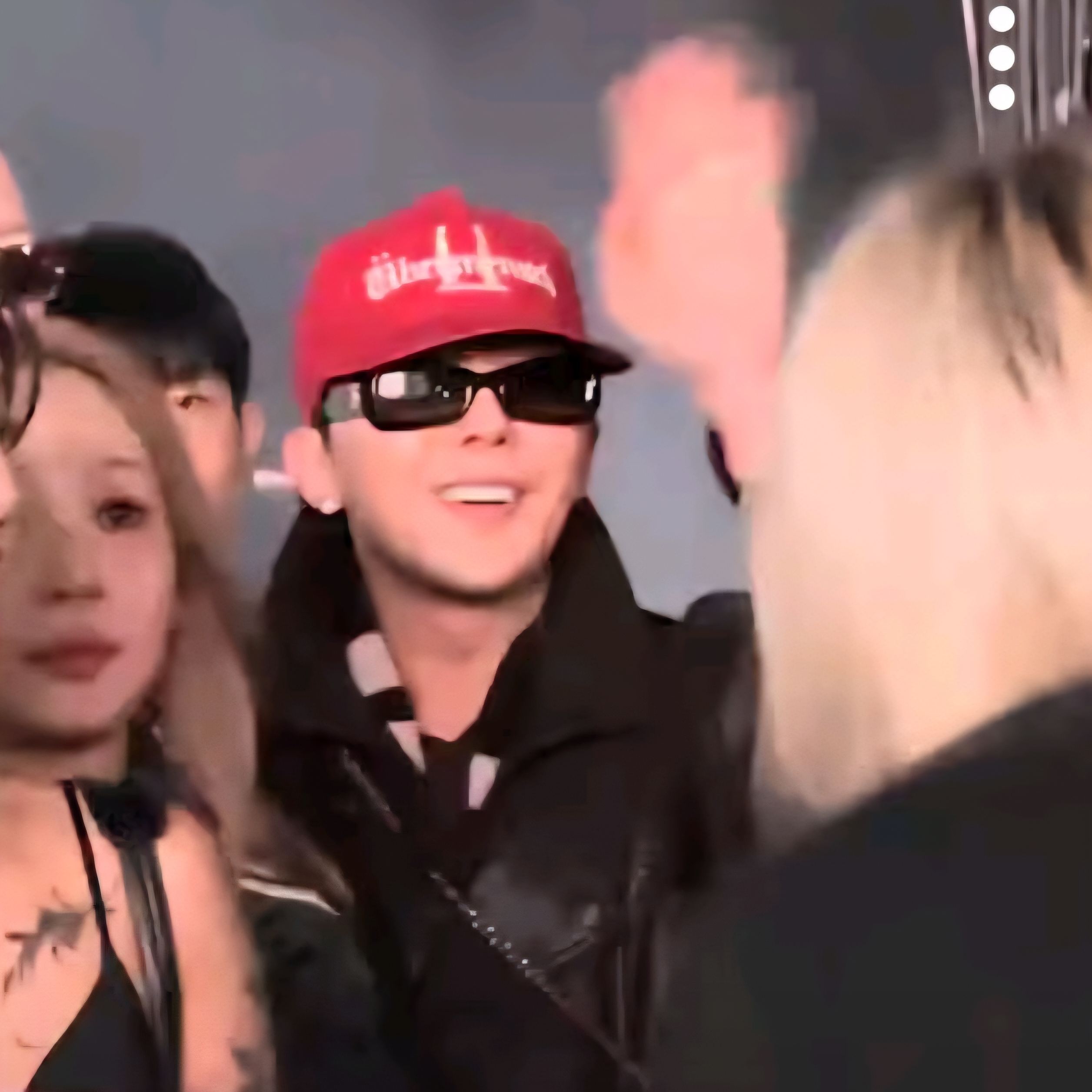 G-DRAGON Ubermensch Cap Burgundy 착용 스타일 - 1