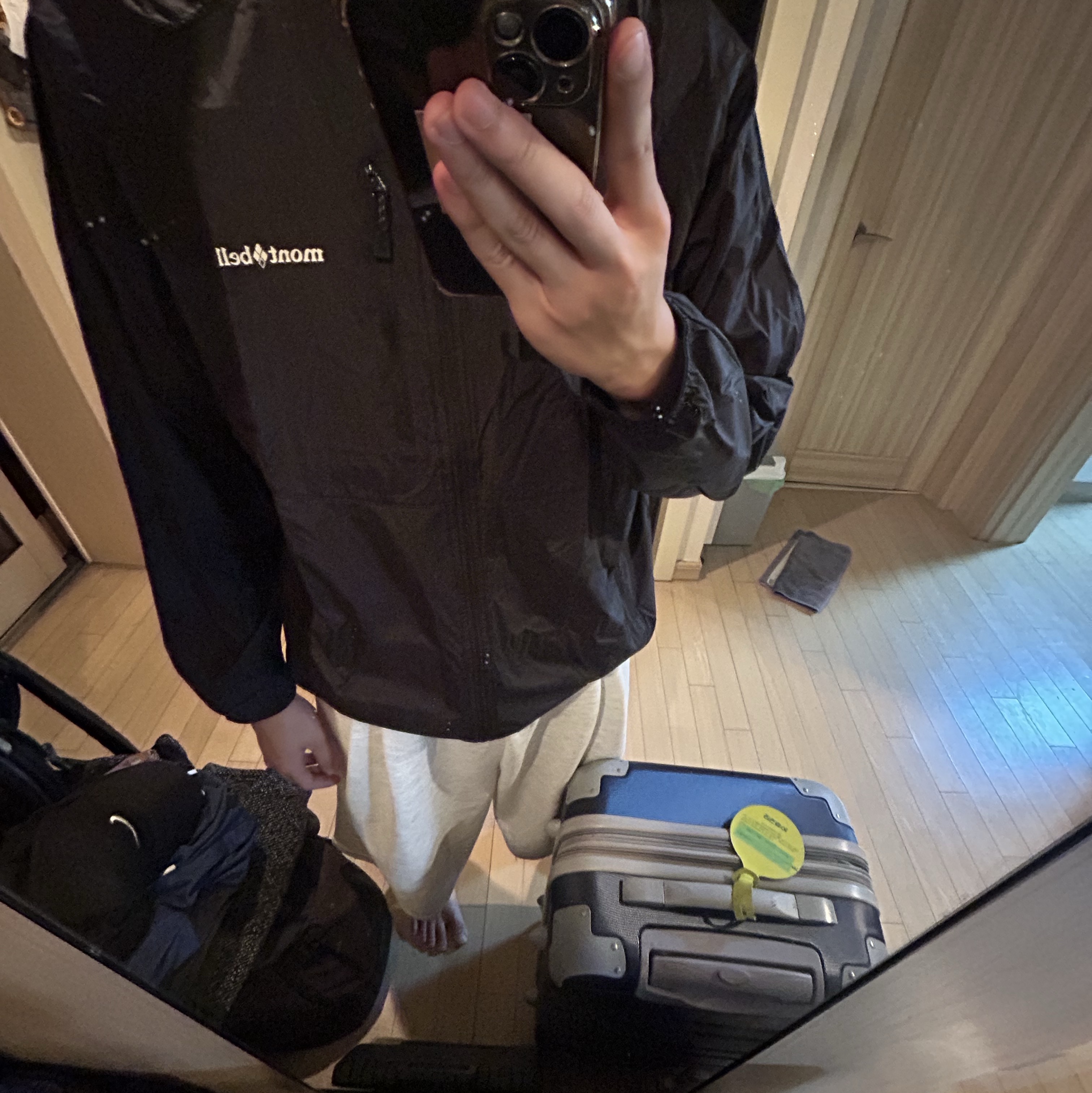 Montbell Wind Blast Hooded Jacket Black 착용 스타일 - 2