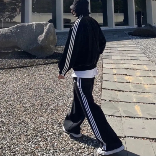 (W) Adidas Essentials 3-Stripes French Terry Wide Pants Black - KR Sizing 착용 스타일