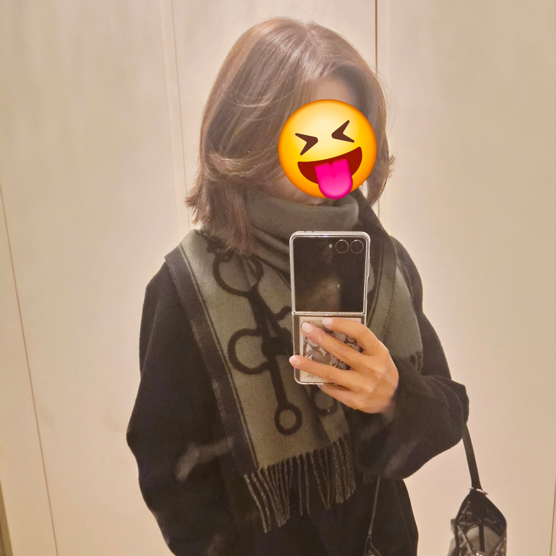 Hermes Casaque Mors Muffler Vert Camouflage Noir 착용 스타일