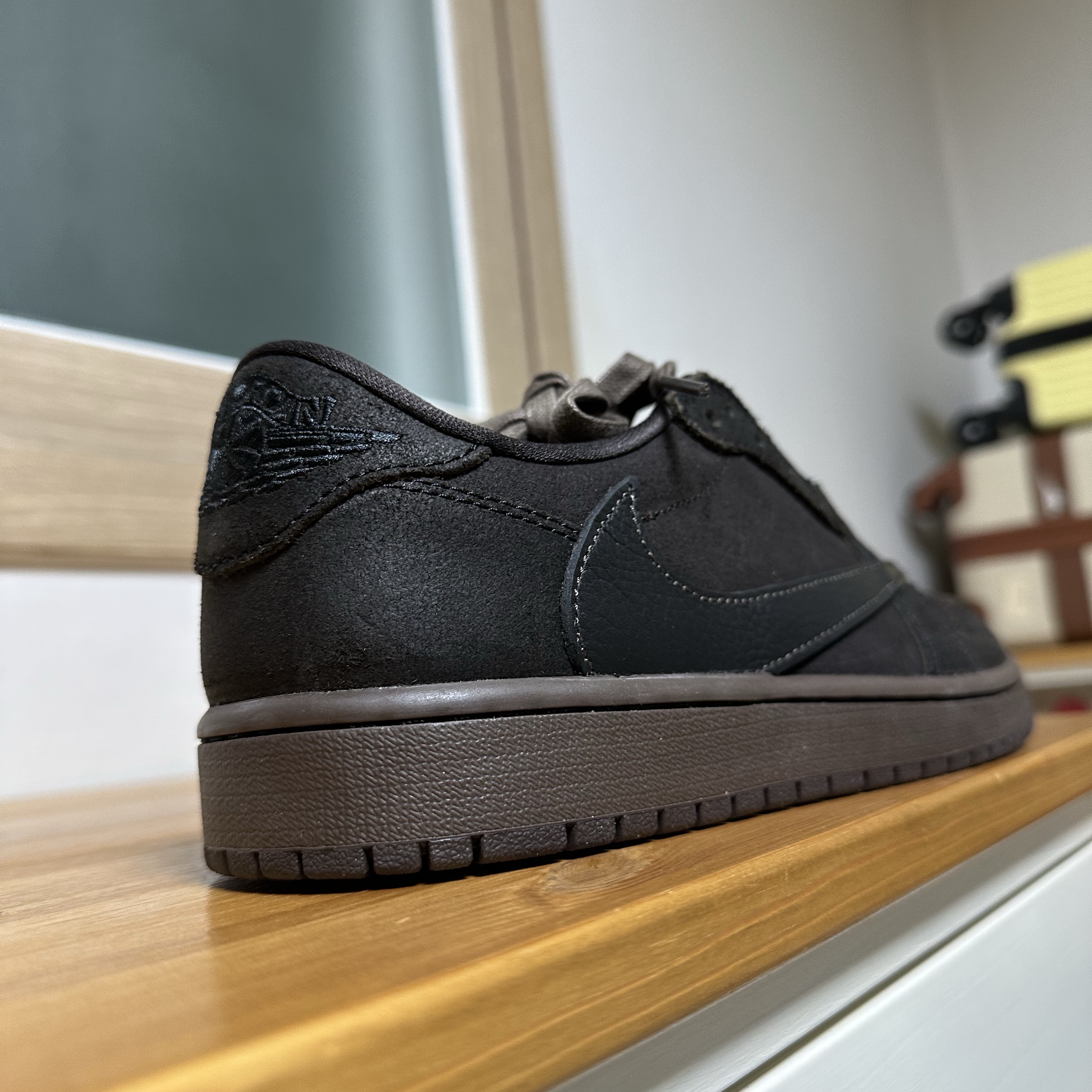 Jordan 1 x Travis Scott Retro Low OG SP Velvet Brown and Dark Mocha 착용 스타일