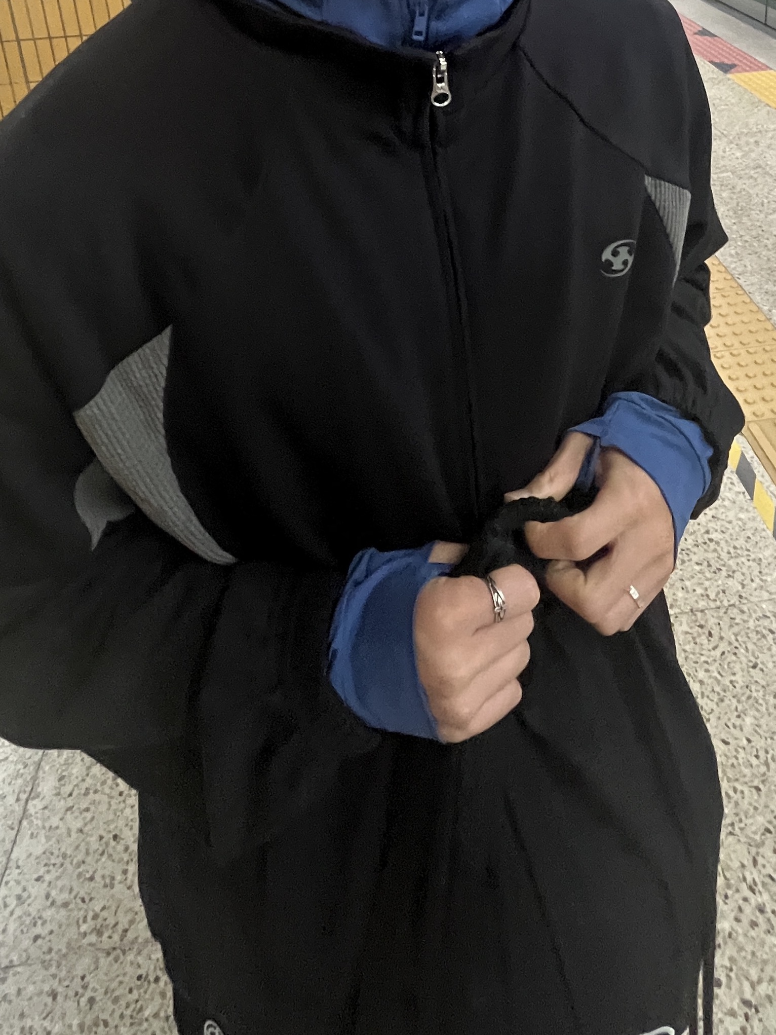 Sansan Gear Track Jacket Black, [프리오더] Polyteru 925 Silver Ring 006 Antique Cross 착용 스타일 - 3